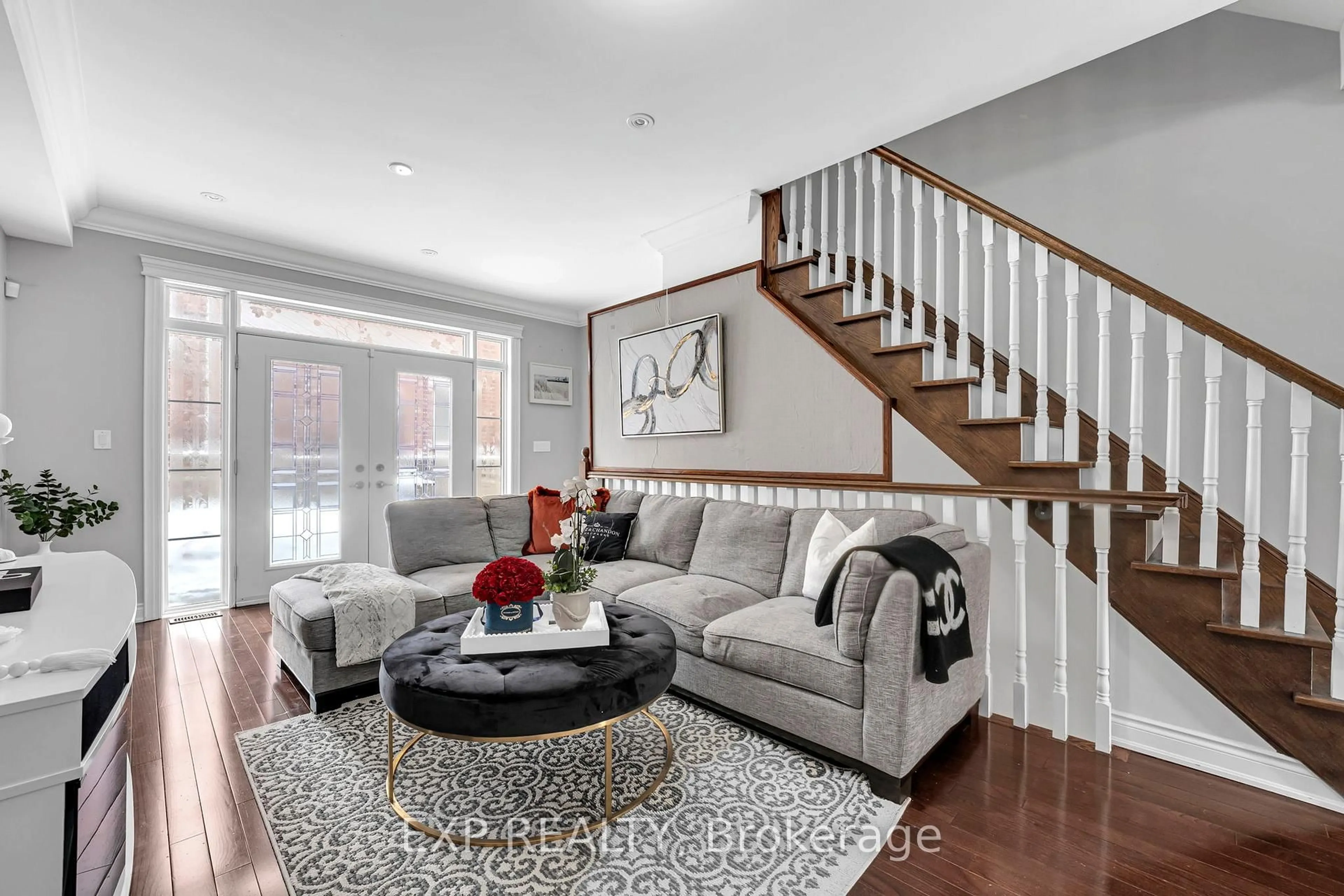 Living room with furniture, unknown for 142 Hall St, Richmond Hill Ontario L4C 4N8