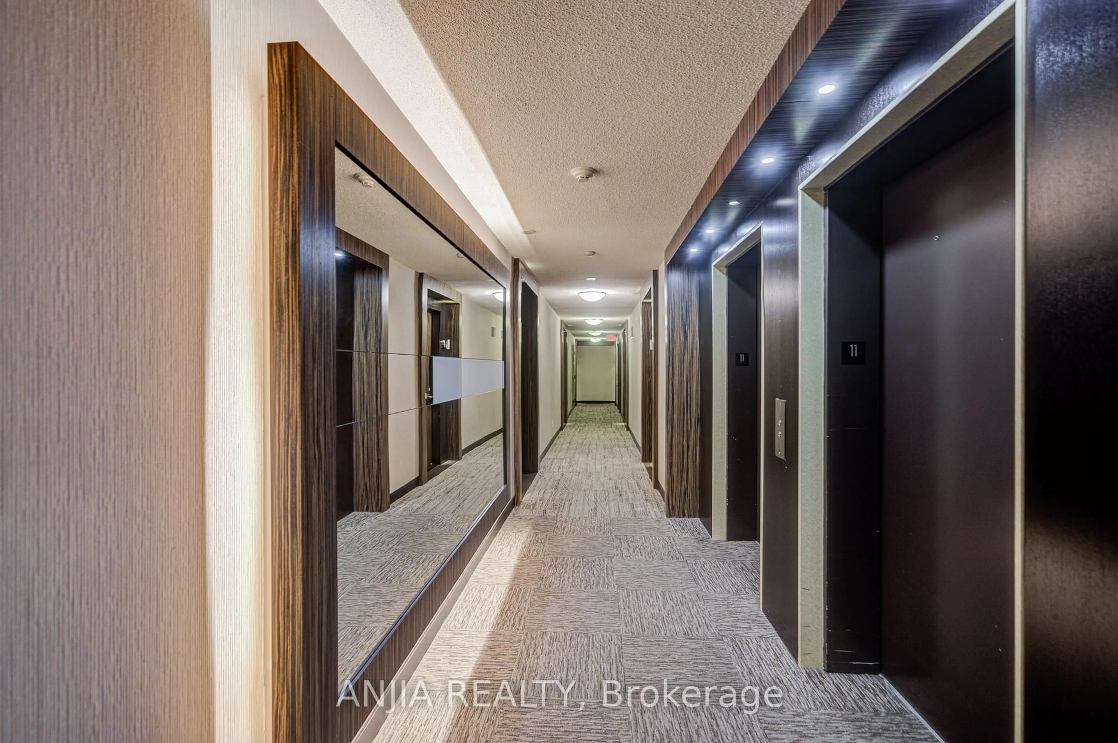 Indoor entryway for 273 South Park Rd #1112, Markham Ontario L3T 0B5
