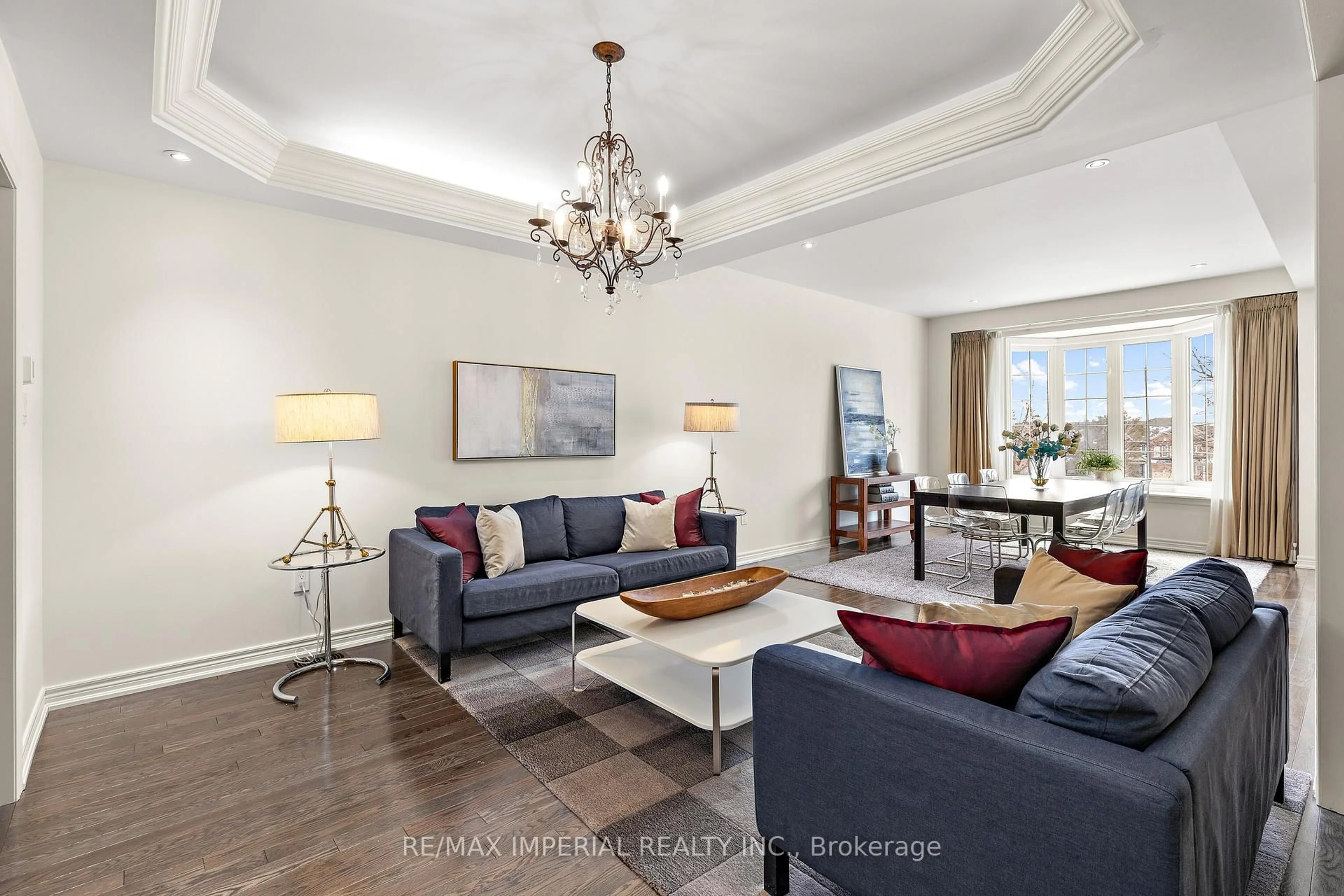 Living room with furniture, unknown for 16 Carriage House Crt, Richmond Hill Ontario L4E 4V3