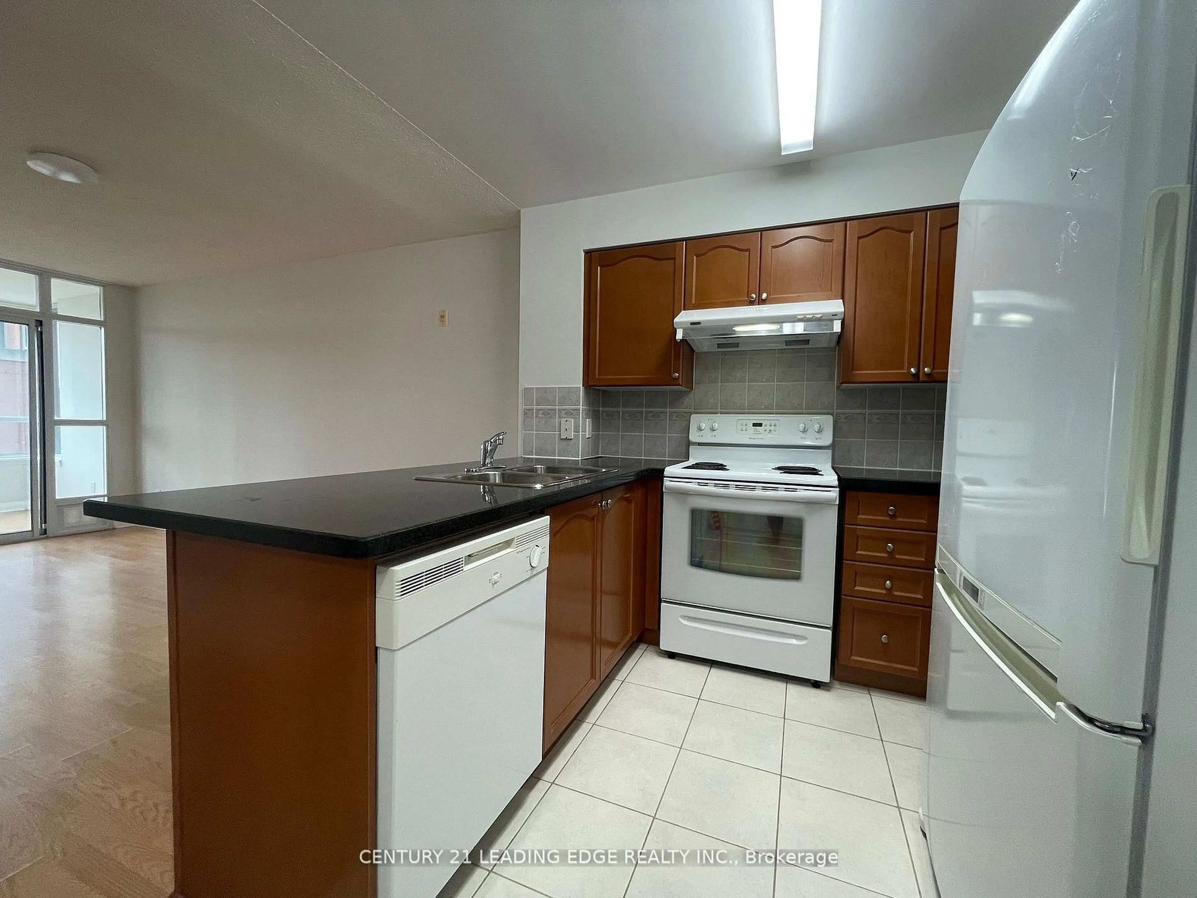 Standard kitchen, unknown for 7373 Kennedy Rd #502, Markham Ontario L3R 1H6