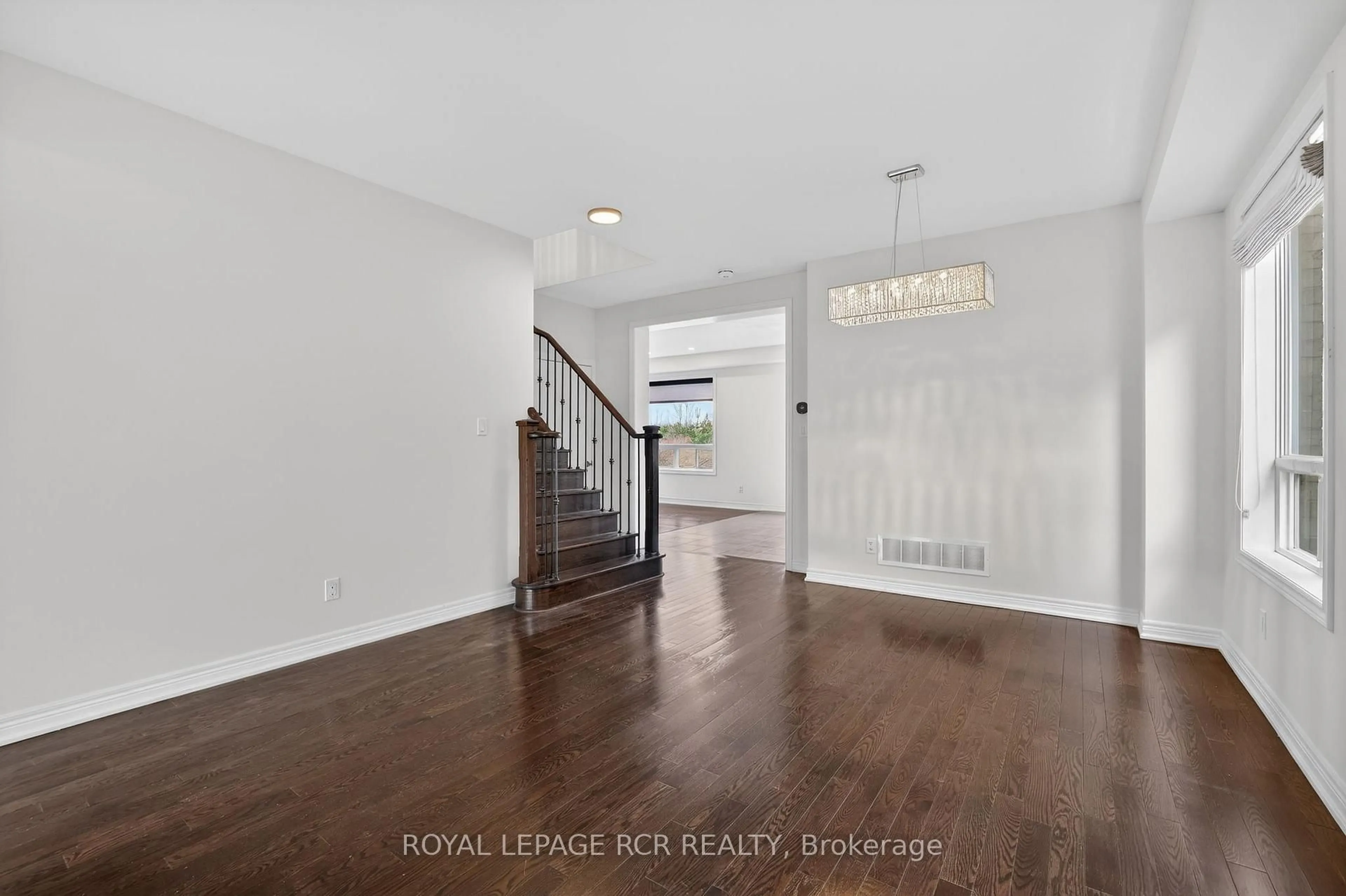 Indoor entryway for 82 Lampkin St, Georgina Ontario L0E 1R0