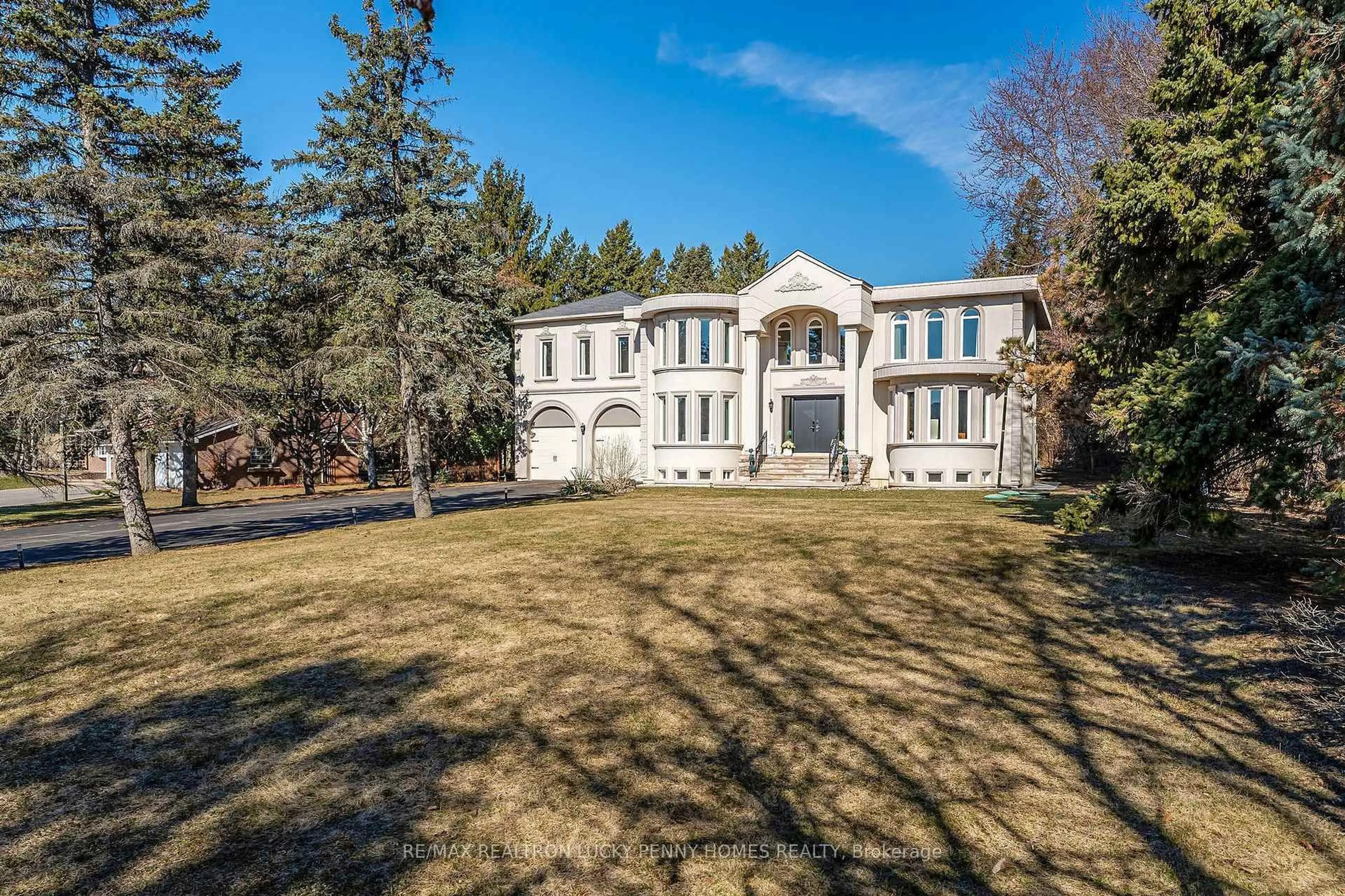 A pic from outside/outdoor area/front of a property/back of a property/a pic from drone, street for 35 Cachet Pkwy, Markham Ontario L6C 1C5