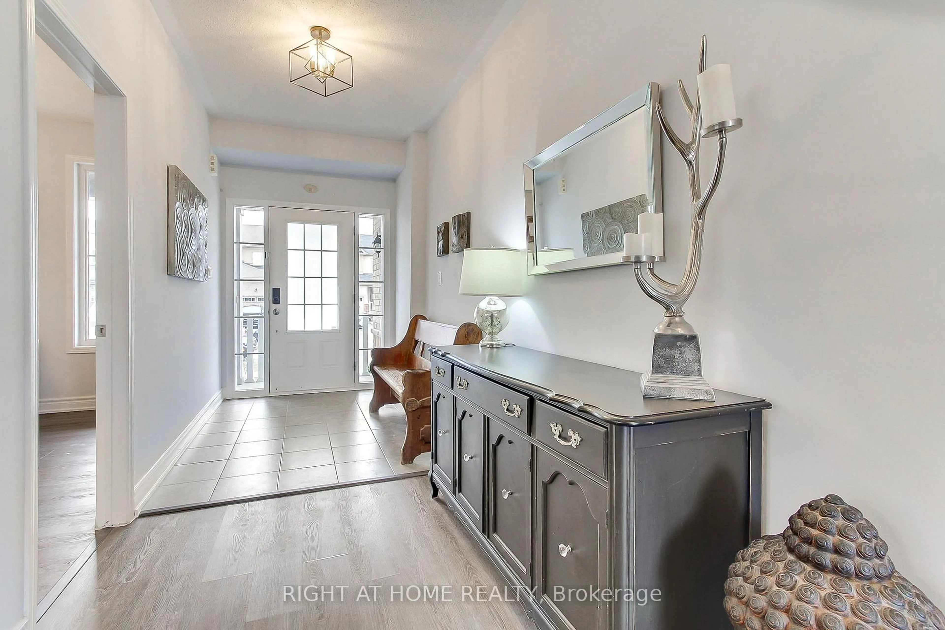 Indoor entryway for 14 Don Hadden Cres, Brock Ontario L0C 1H0