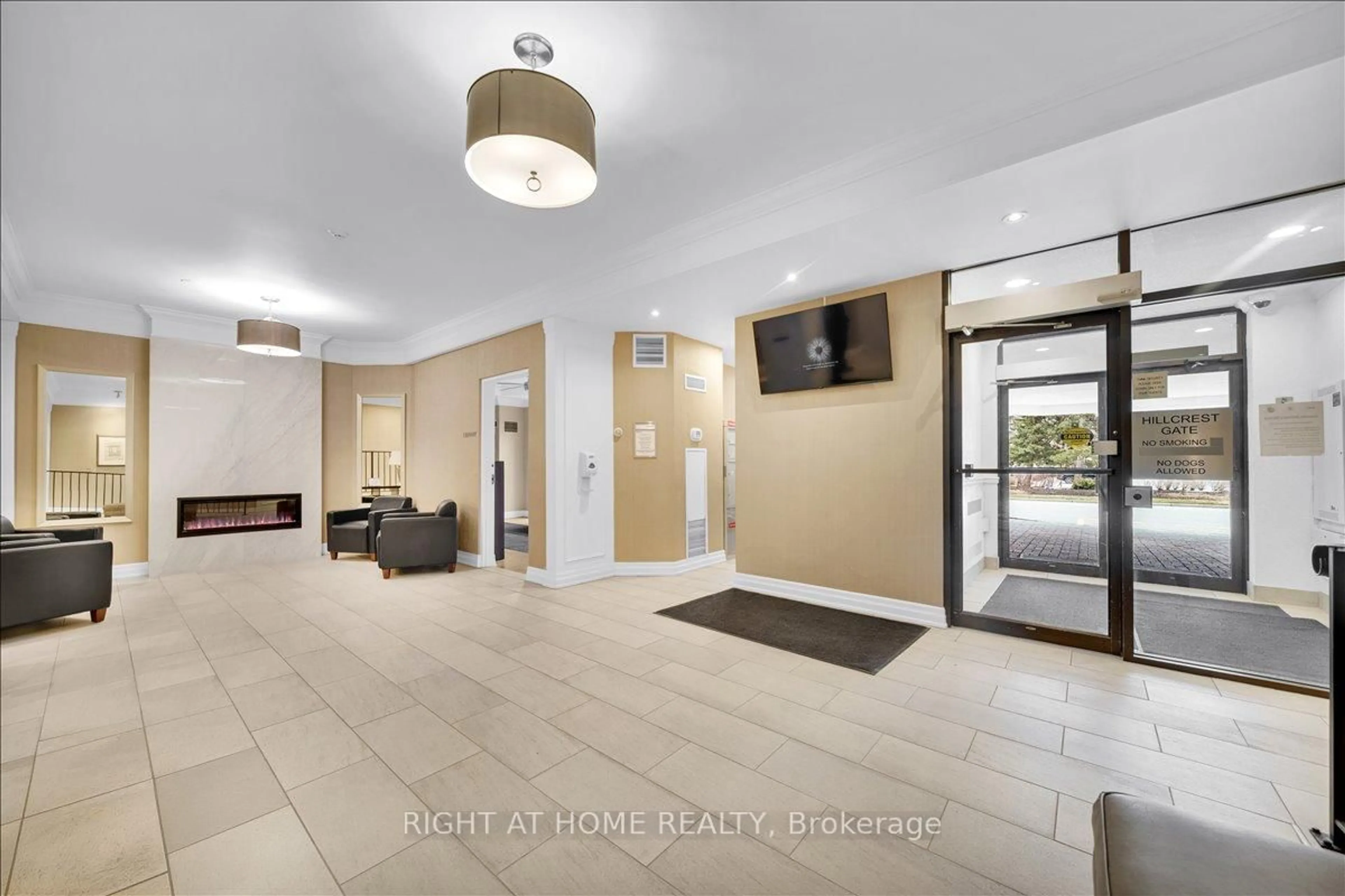 Lobby for 5 Weldrick Rd #703, Richmond Hill Ontario L4C 8S9