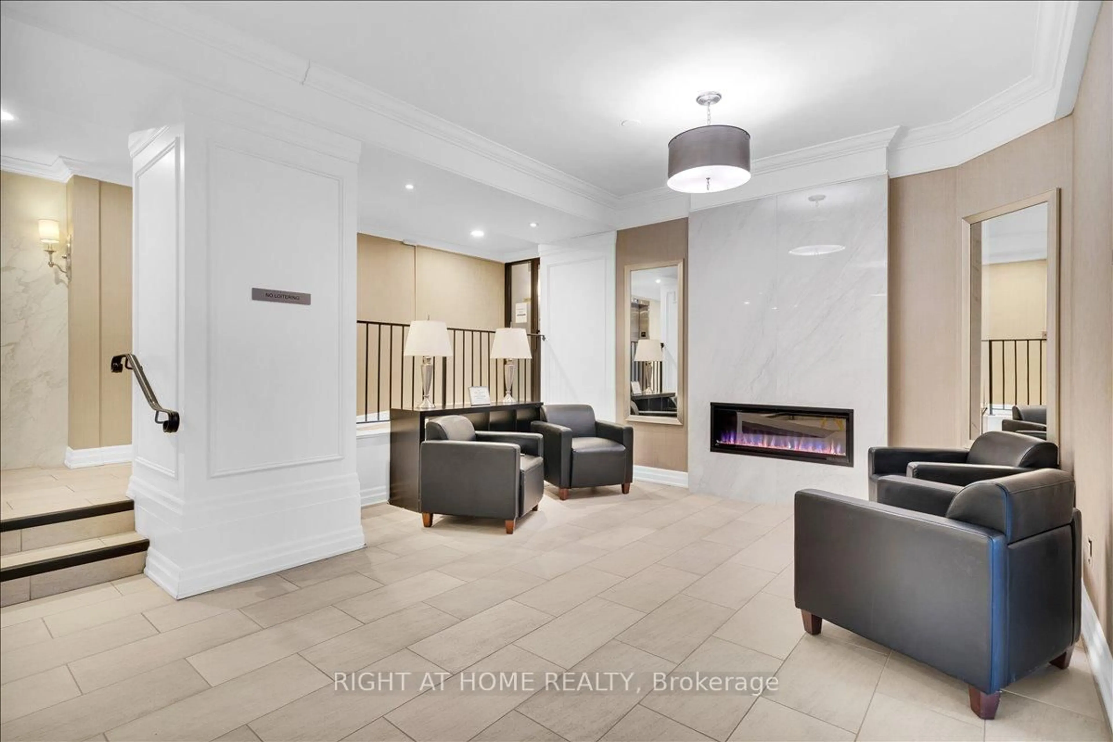 Unknown for 5 Weldrick Rd #703, Richmond Hill Ontario L4C 8S9