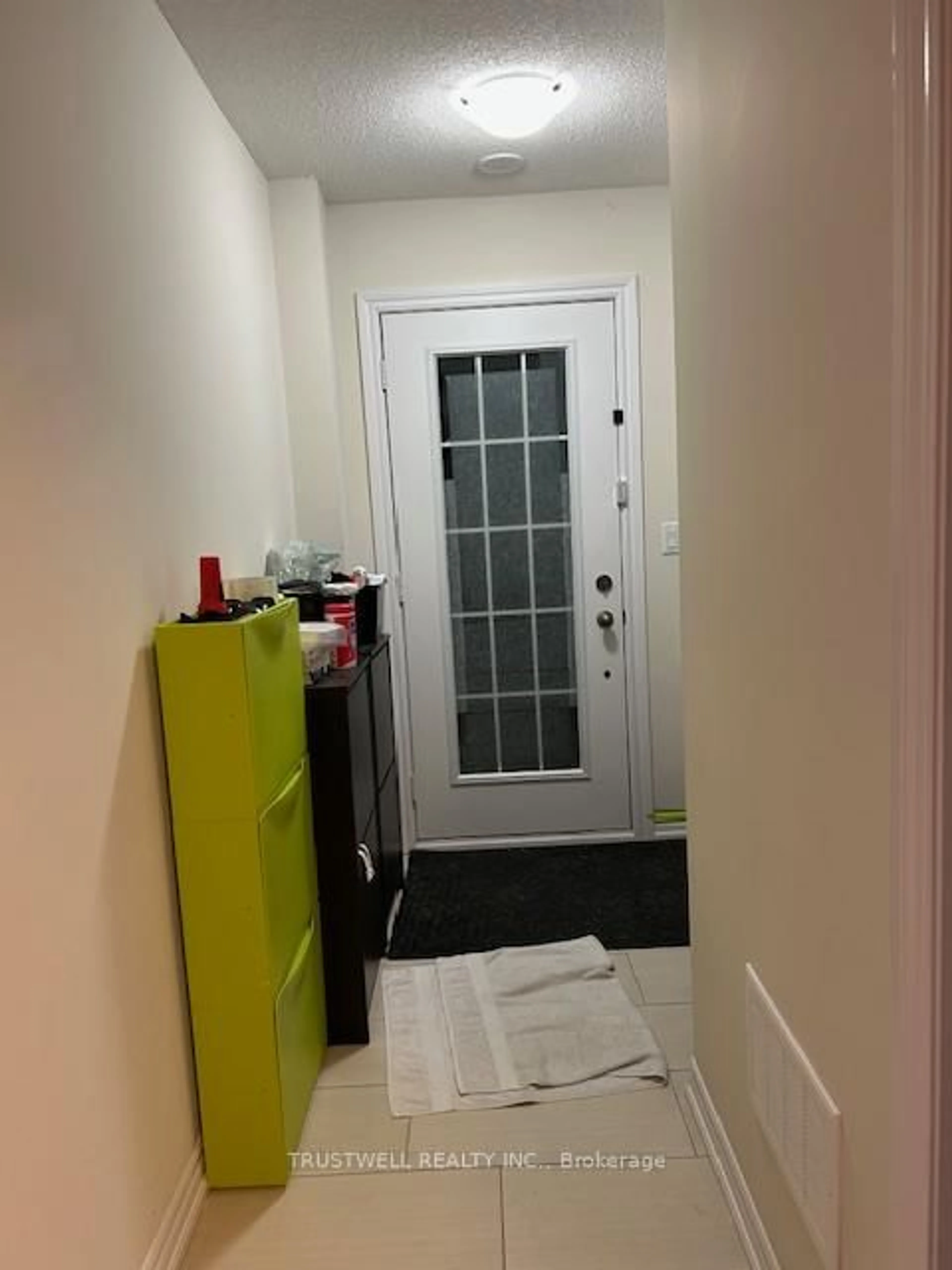 Indoor entryway for 26 Delft Dr, Markham Ontario L6C 0Z1