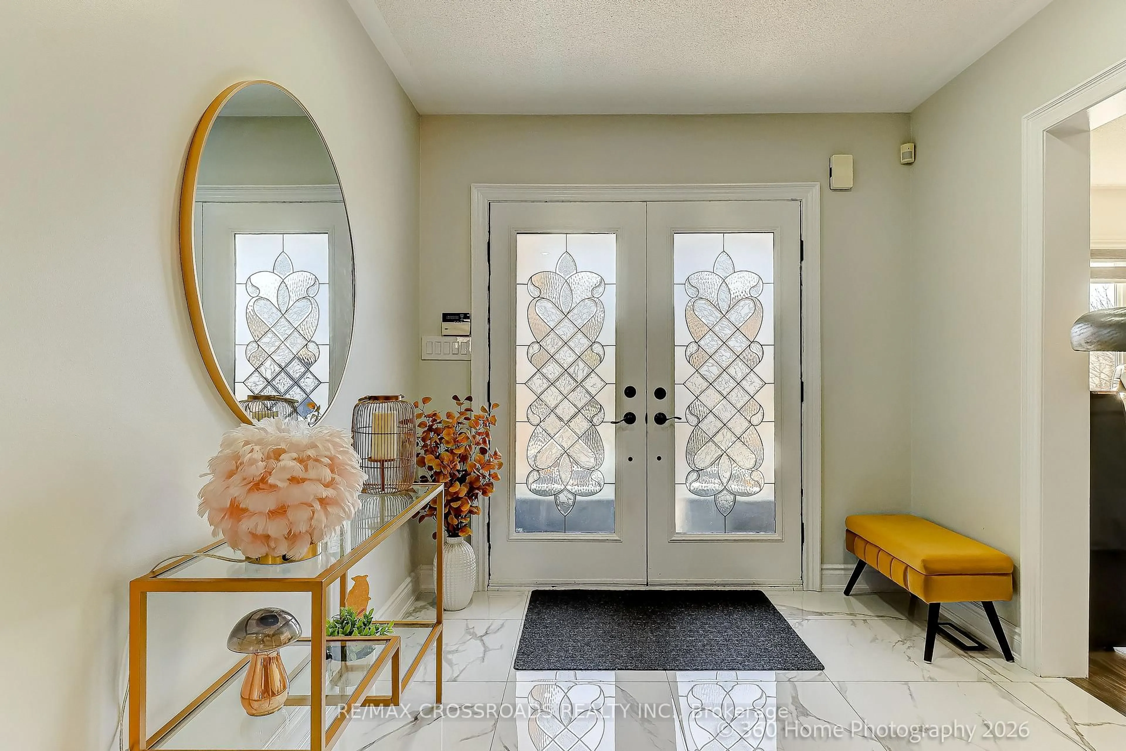 Indoor entryway for 80 Lois Dr, Vaughan Ontario L4H 1H8