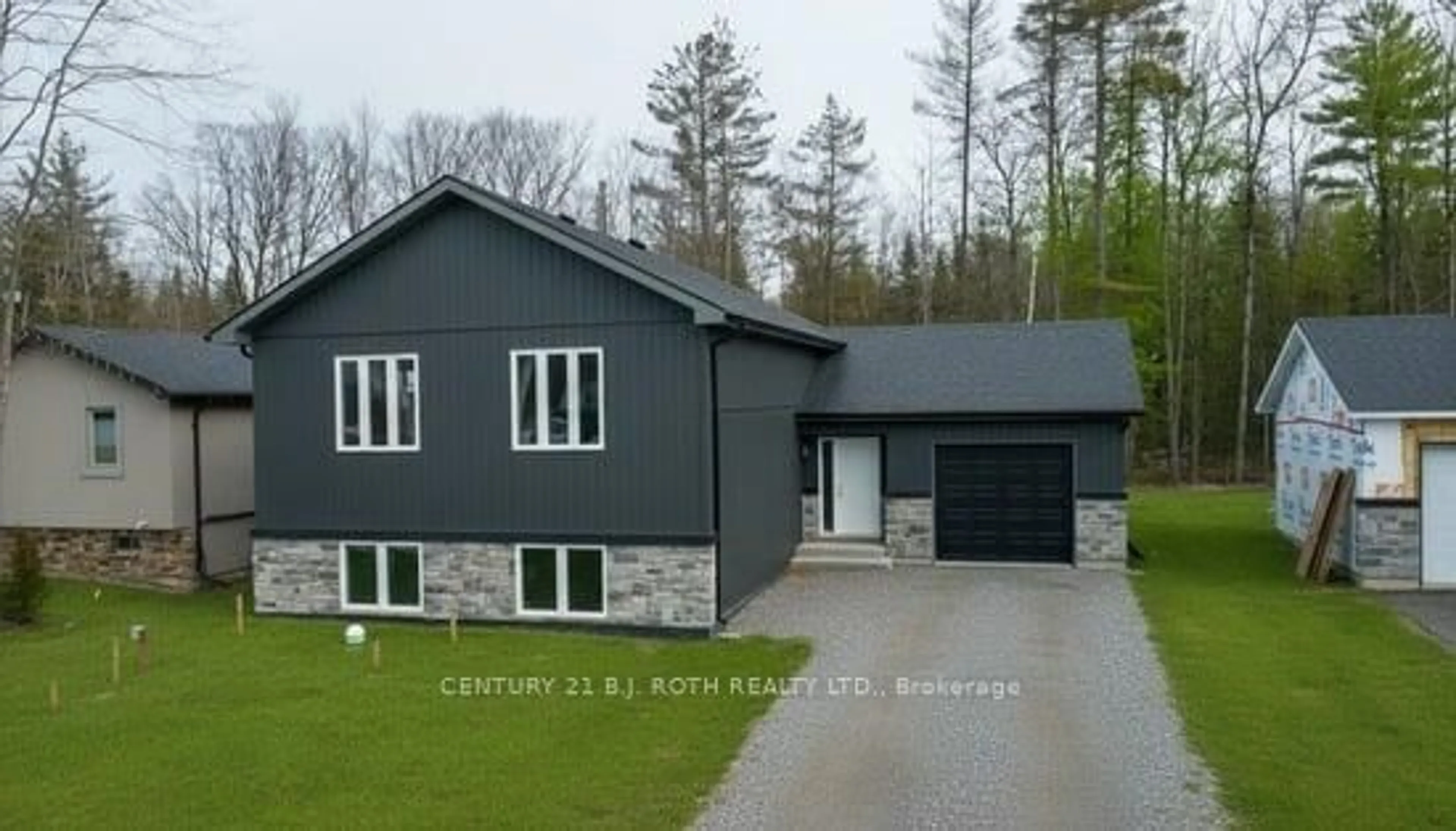 Home with vinyl exterior material, street for 3191 Cove Ave, Innisfil Ontario L9S 2K7