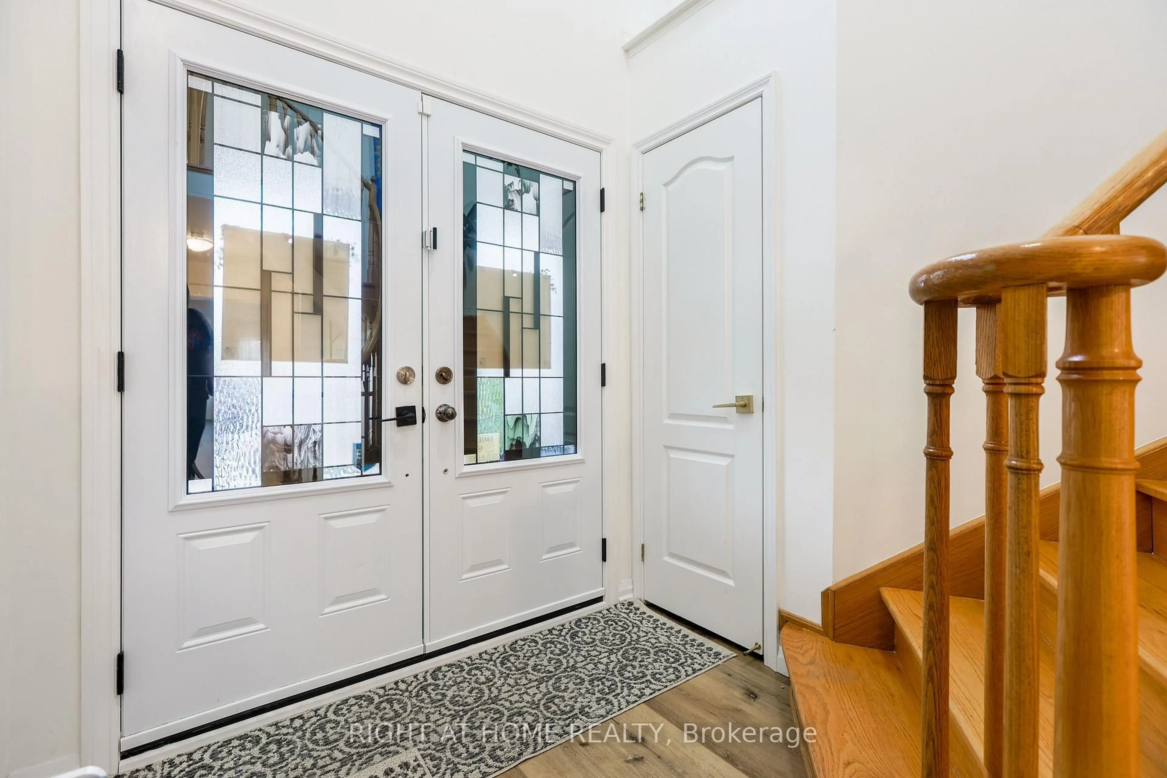 Indoor entryway for 32 Eddington Pl, Vaughan Ontario L6A 3P6