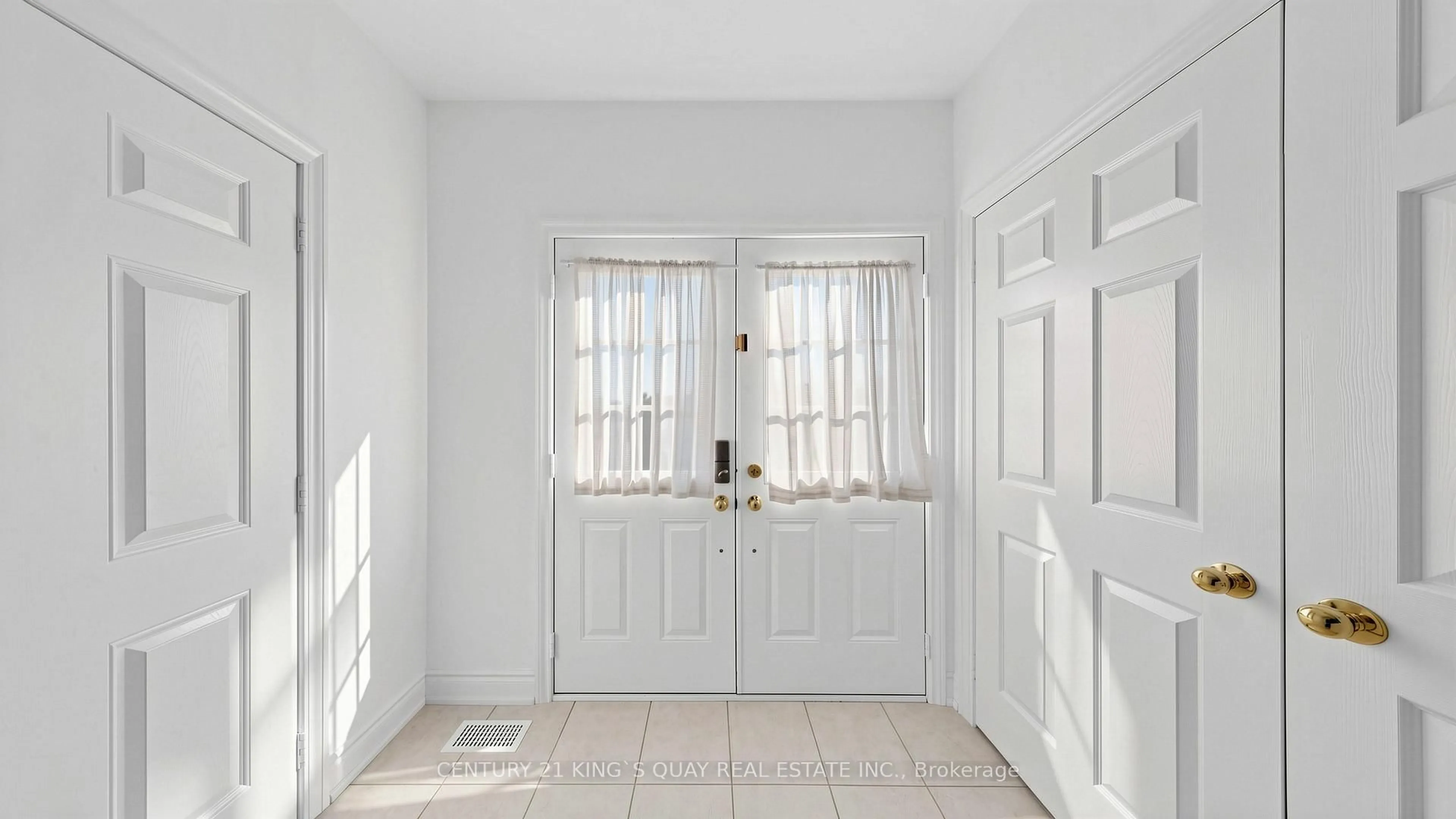 Indoor entryway for 87 Peshawar Ave, Markham Ontario L3R 9V3