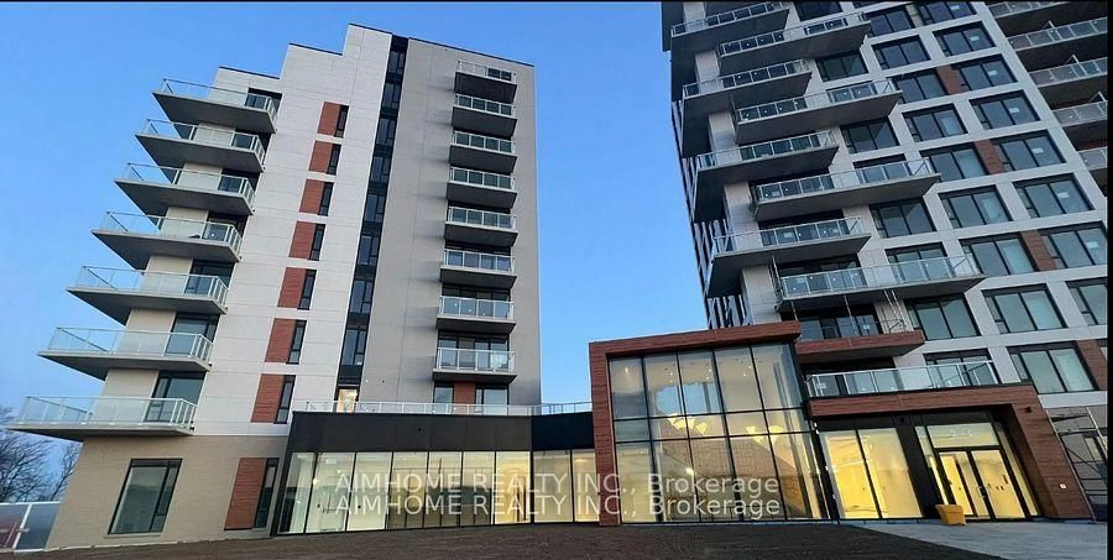 A pic from outside/outdoor area/front of a property/back of a property/a pic from drone, building for 2 David Eyer Rd #621, Richmond Hill Ontario L4S 0N6