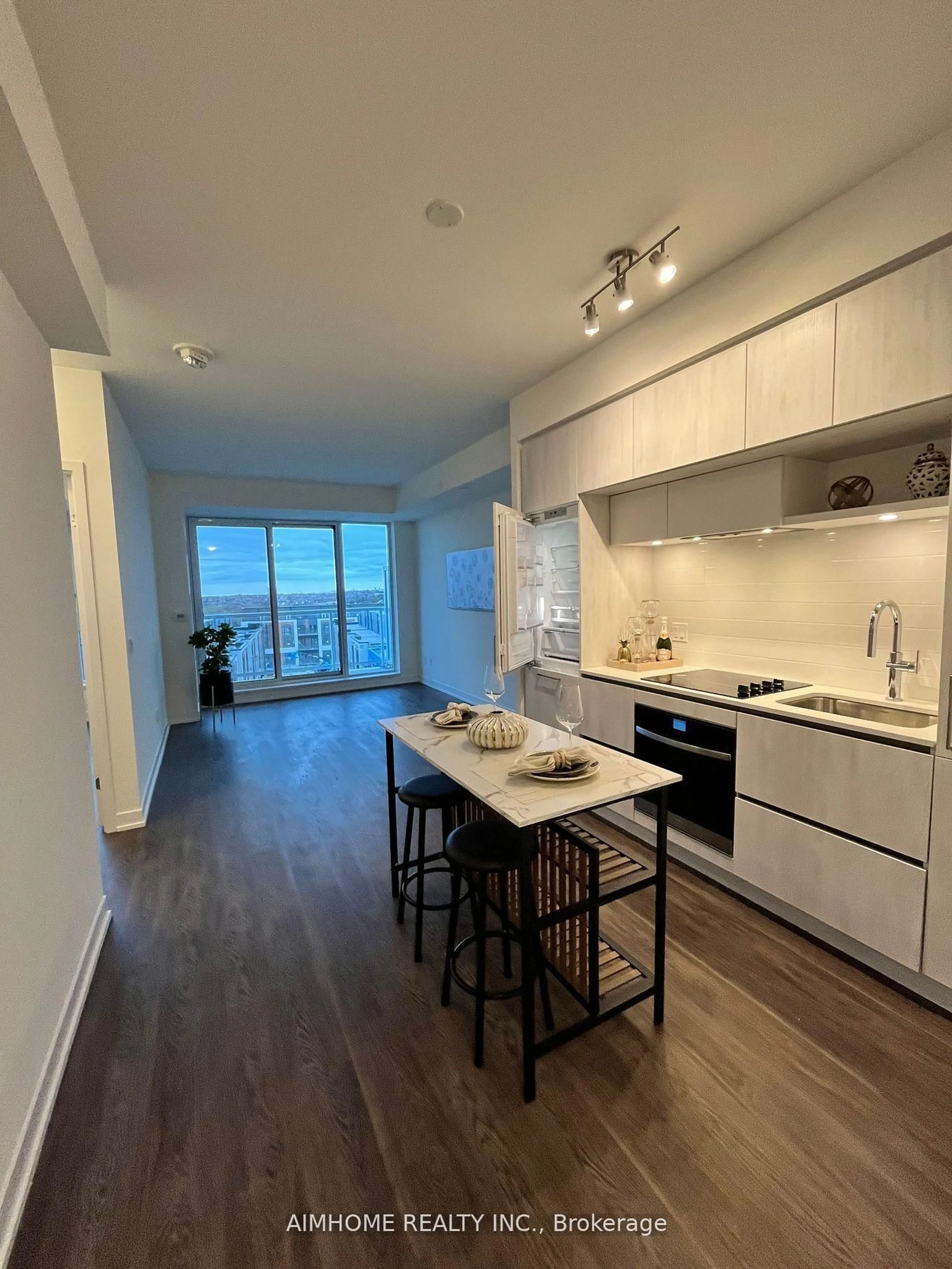 Open concept kitchen, wood/laminate floor for 2 David Eyer Rd #621, Richmond Hill Ontario L4S 0N6