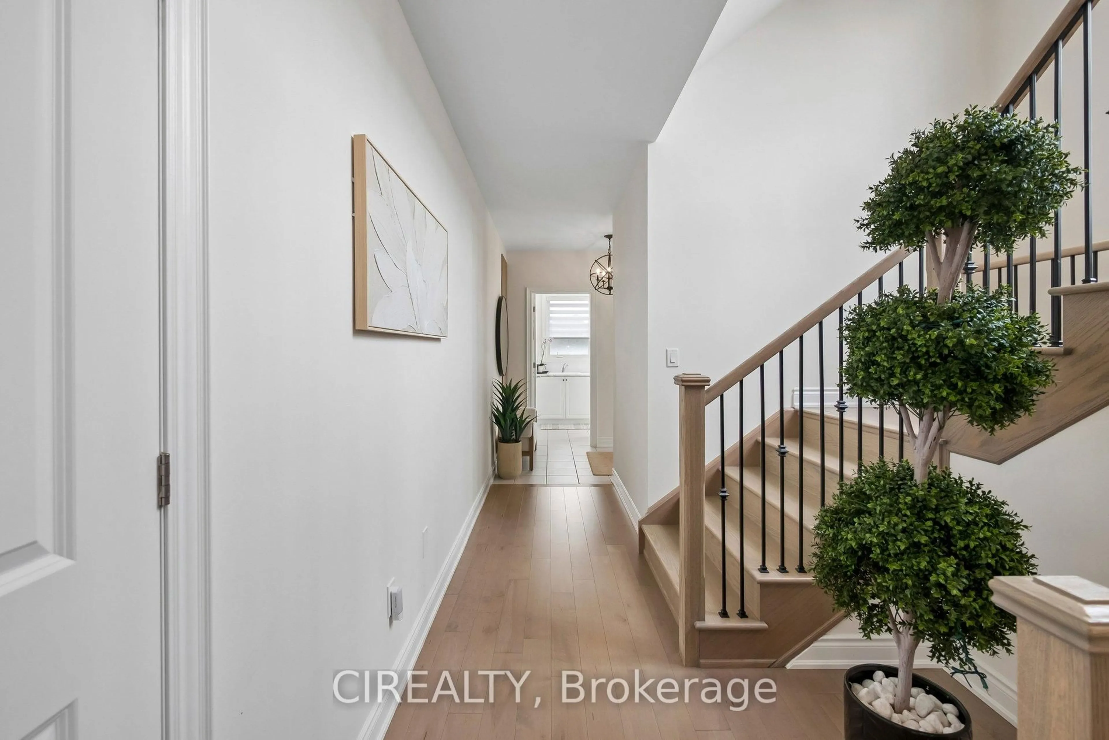 Indoor entryway for 325 Laplante St, Newmarket Ontario L3X 0M5