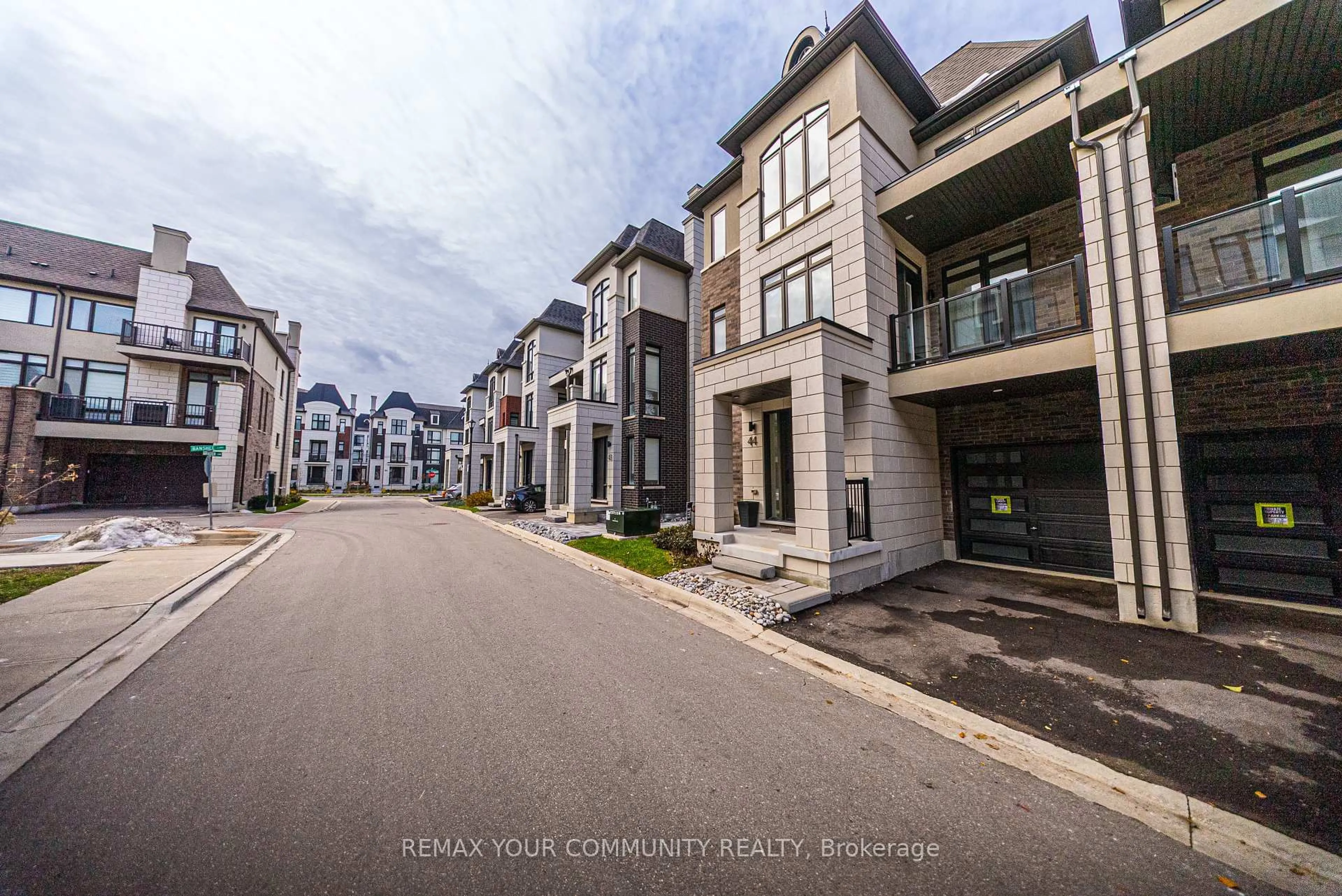 Unknown for 44 Globemaster Lane, Richmond Hill Ontario L4E 1H4