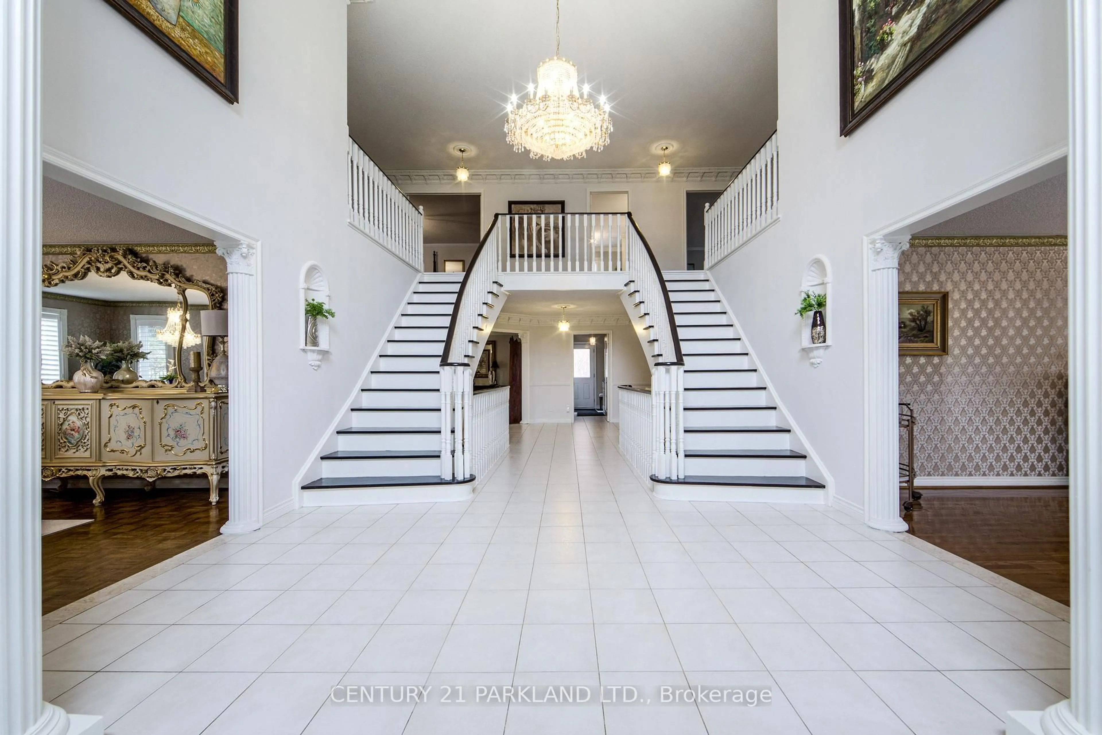 Indoor foyer for 1 Radley St, Vaughan Ontario L4L 8J7
