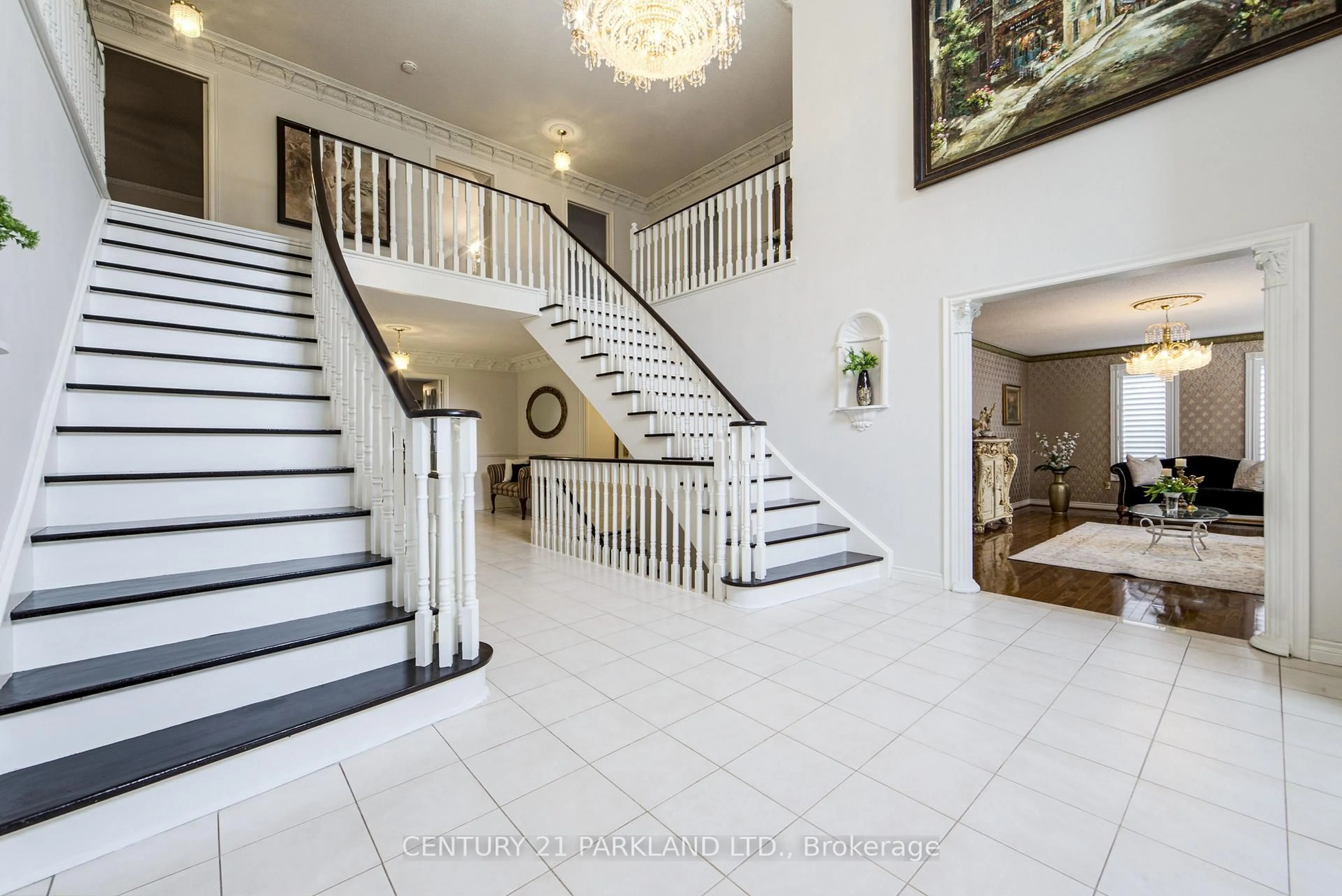 Indoor foyer for 1 Radley St, Vaughan Ontario L4L 8J7