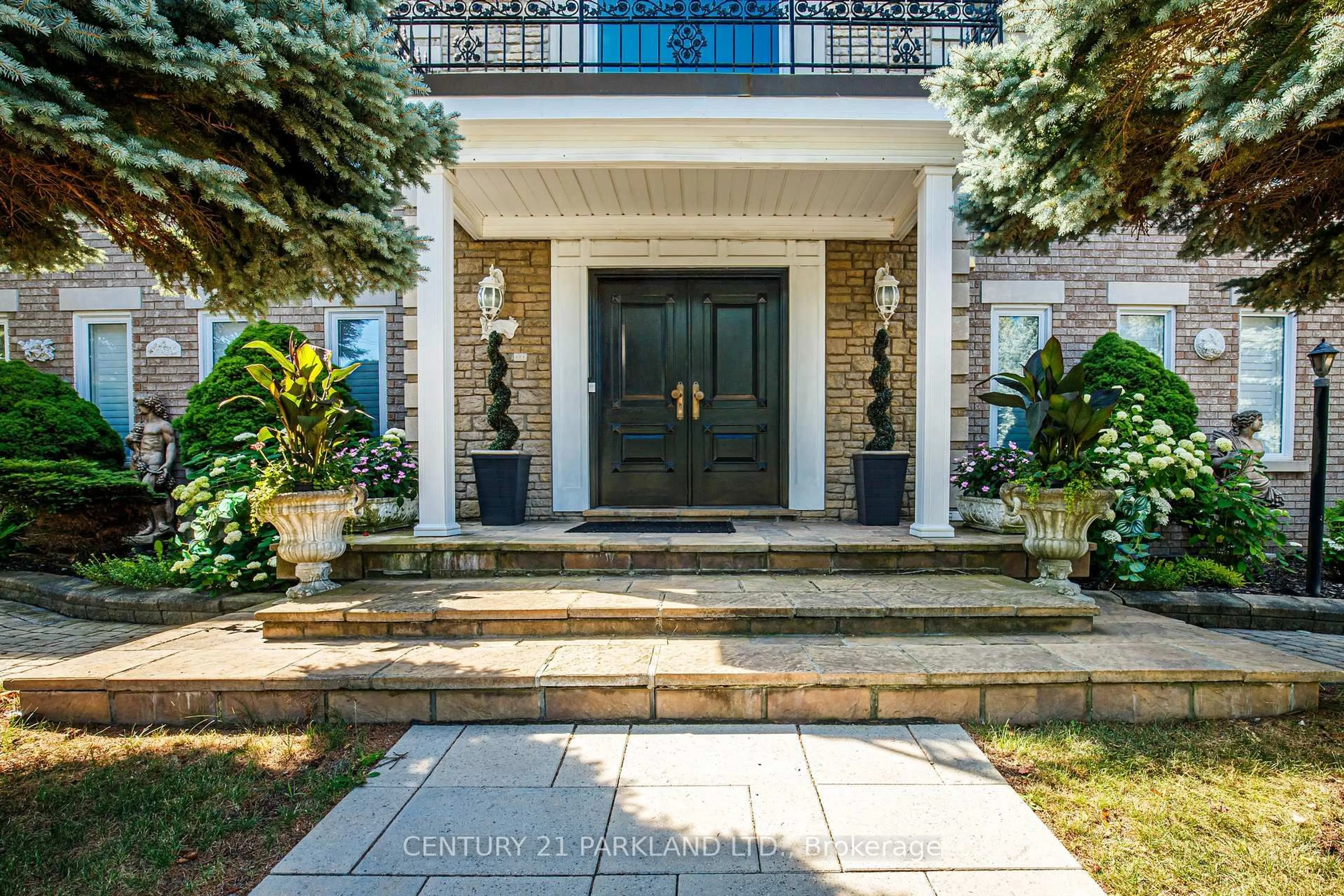 Indoor entryway for 1 Radley St, Vaughan Ontario L4L 8J7