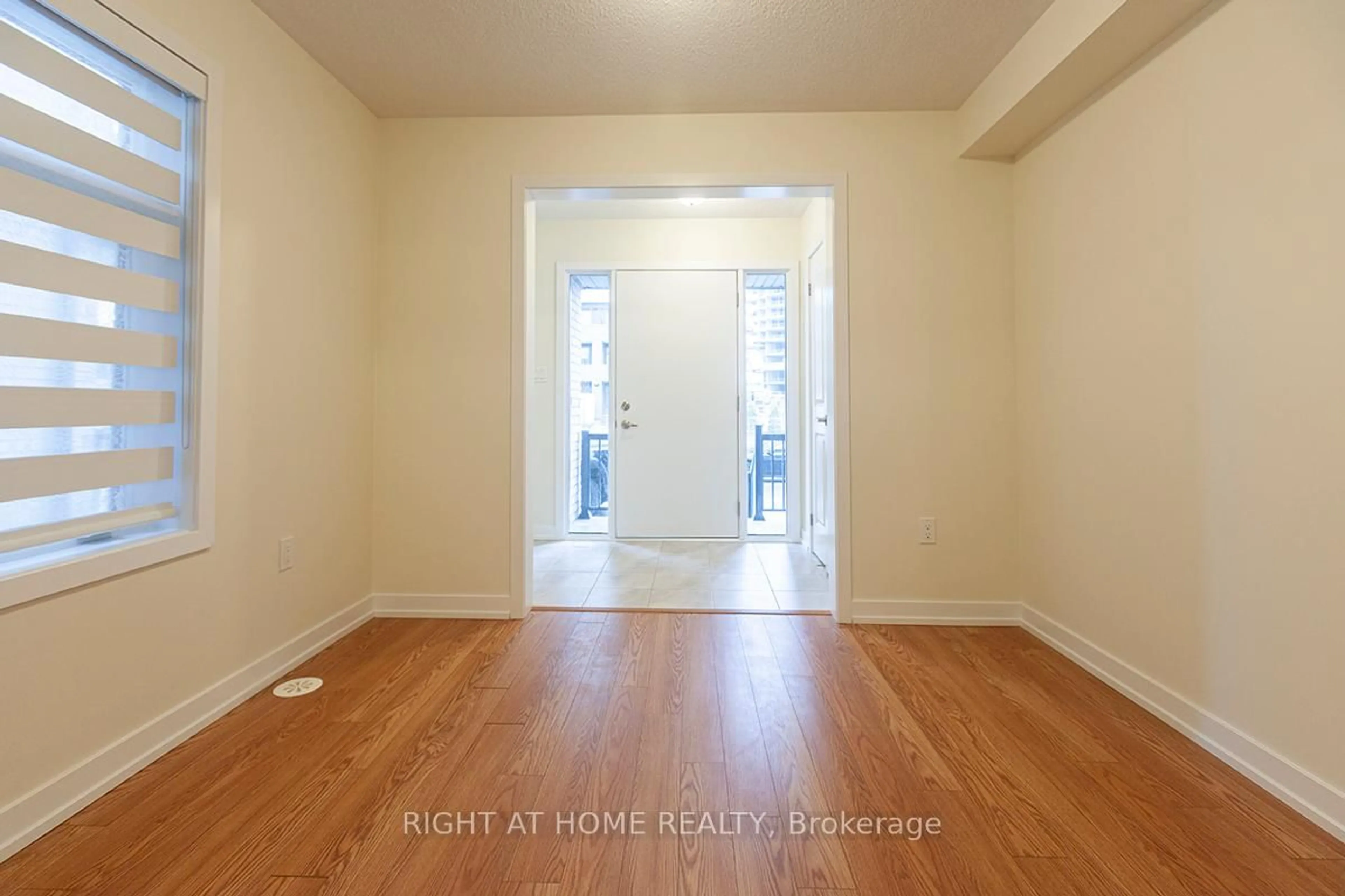 Indoor entryway for 42 Dandara Gate, Vaughan Ontario L4L 1V8