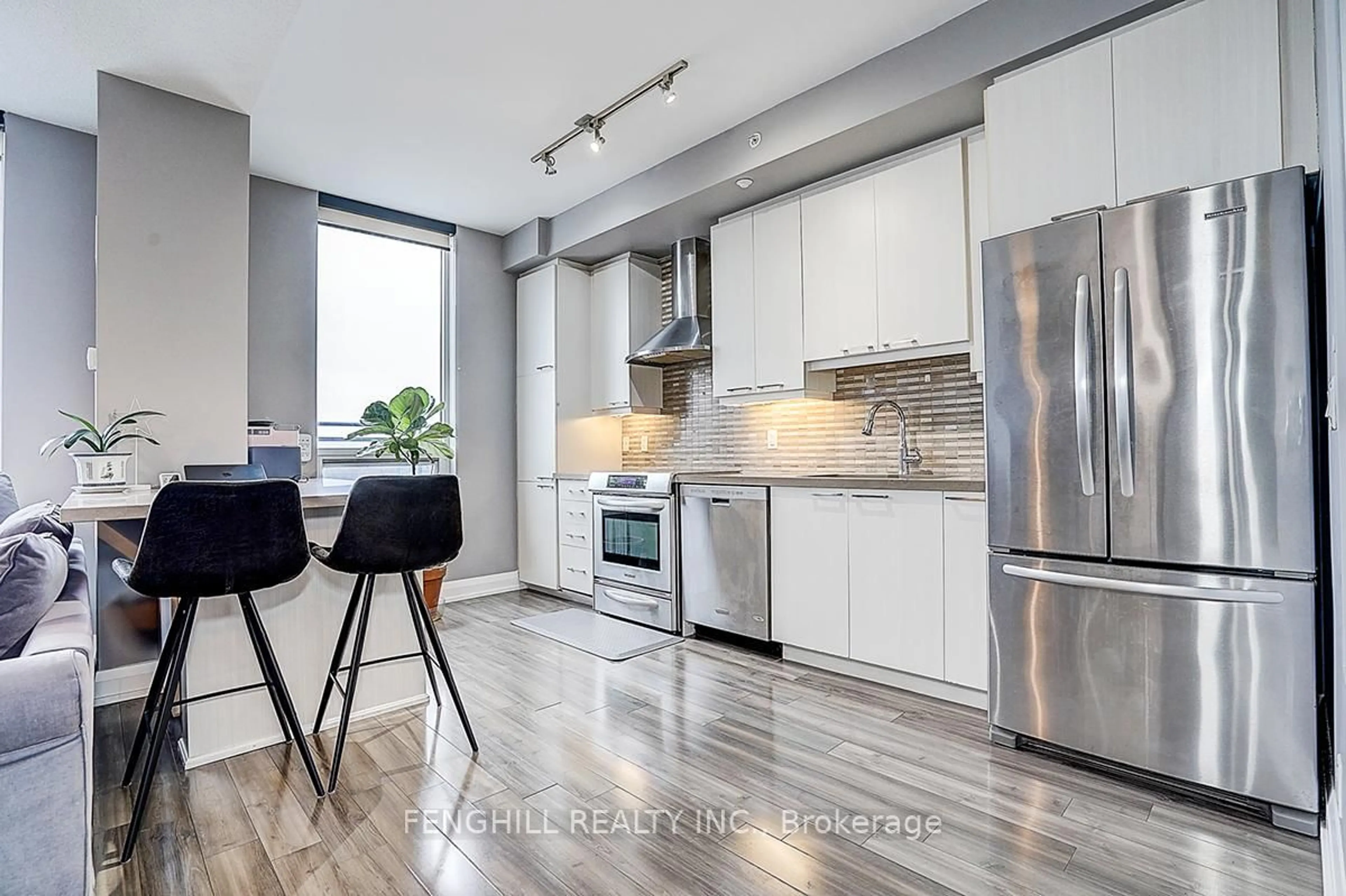 Open concept kitchen, unknown for 370 Highway 7 Rd #PH7, Richmond Hill Ontario L4B 0C4