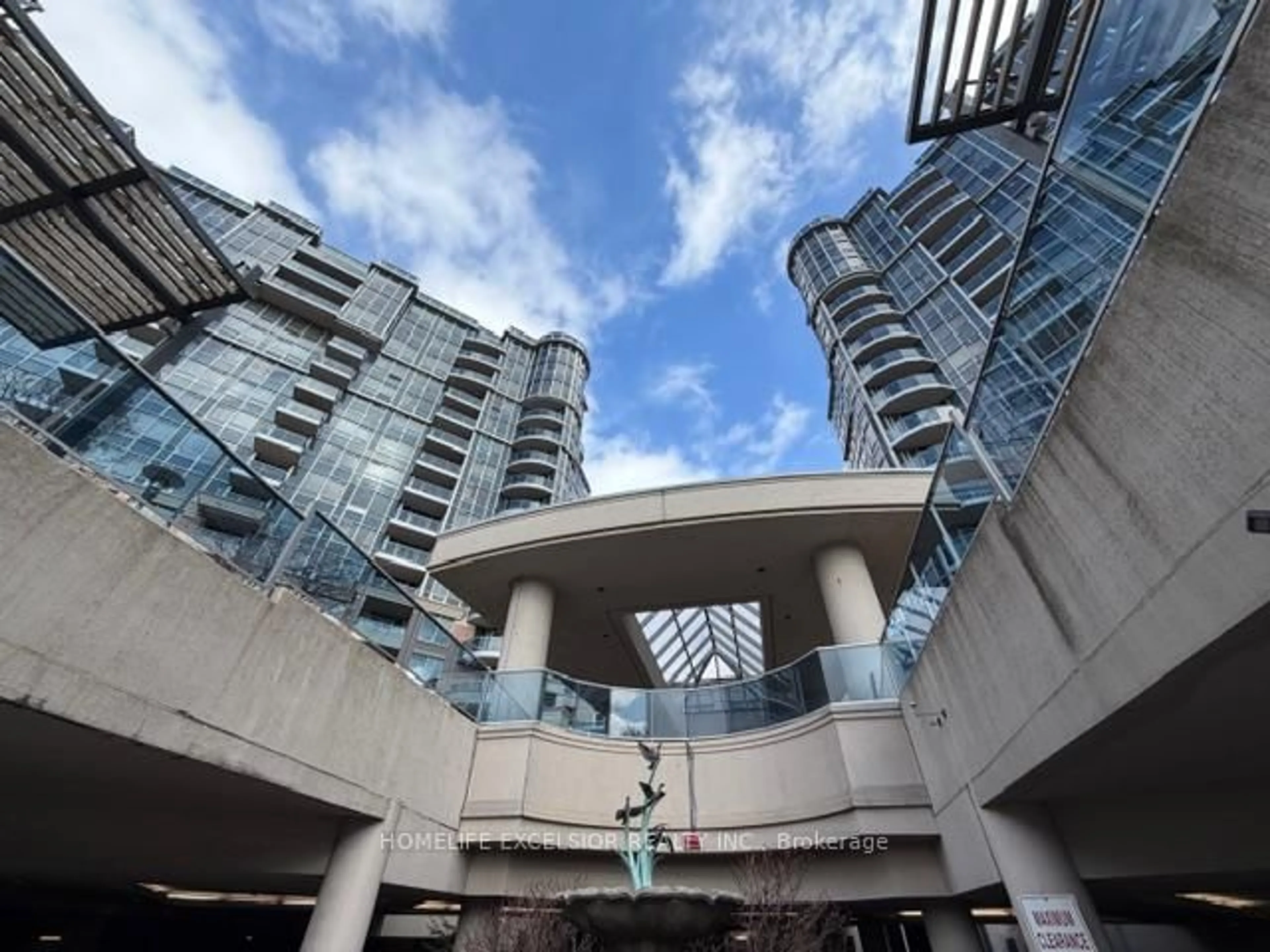 Indoor foyer for 33 Cox Blvd #825, Markham Ontario L3R 8A6