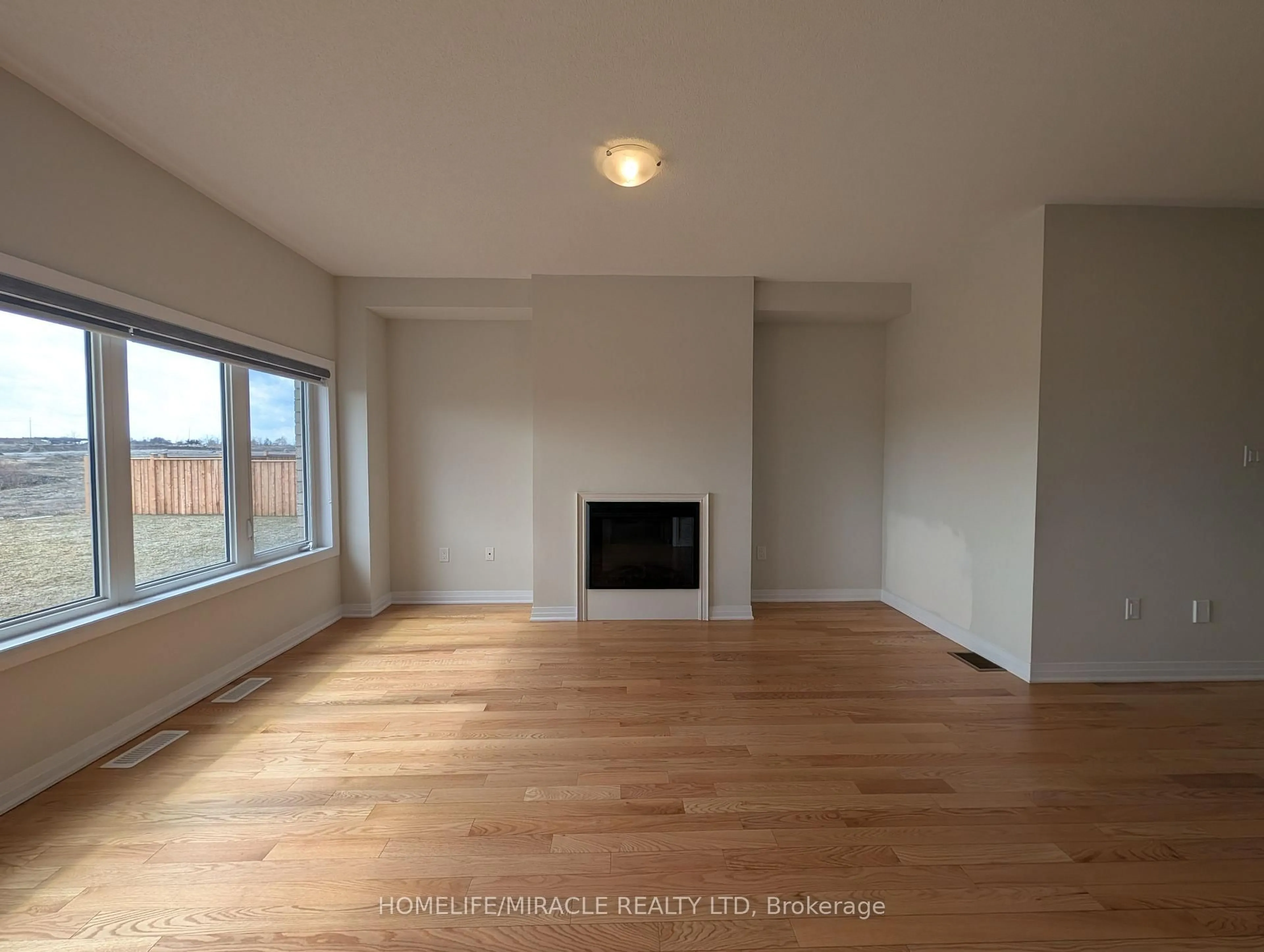 A pic of a room for 1285 Broderick St, Innisfil Ontario L9S 0P6