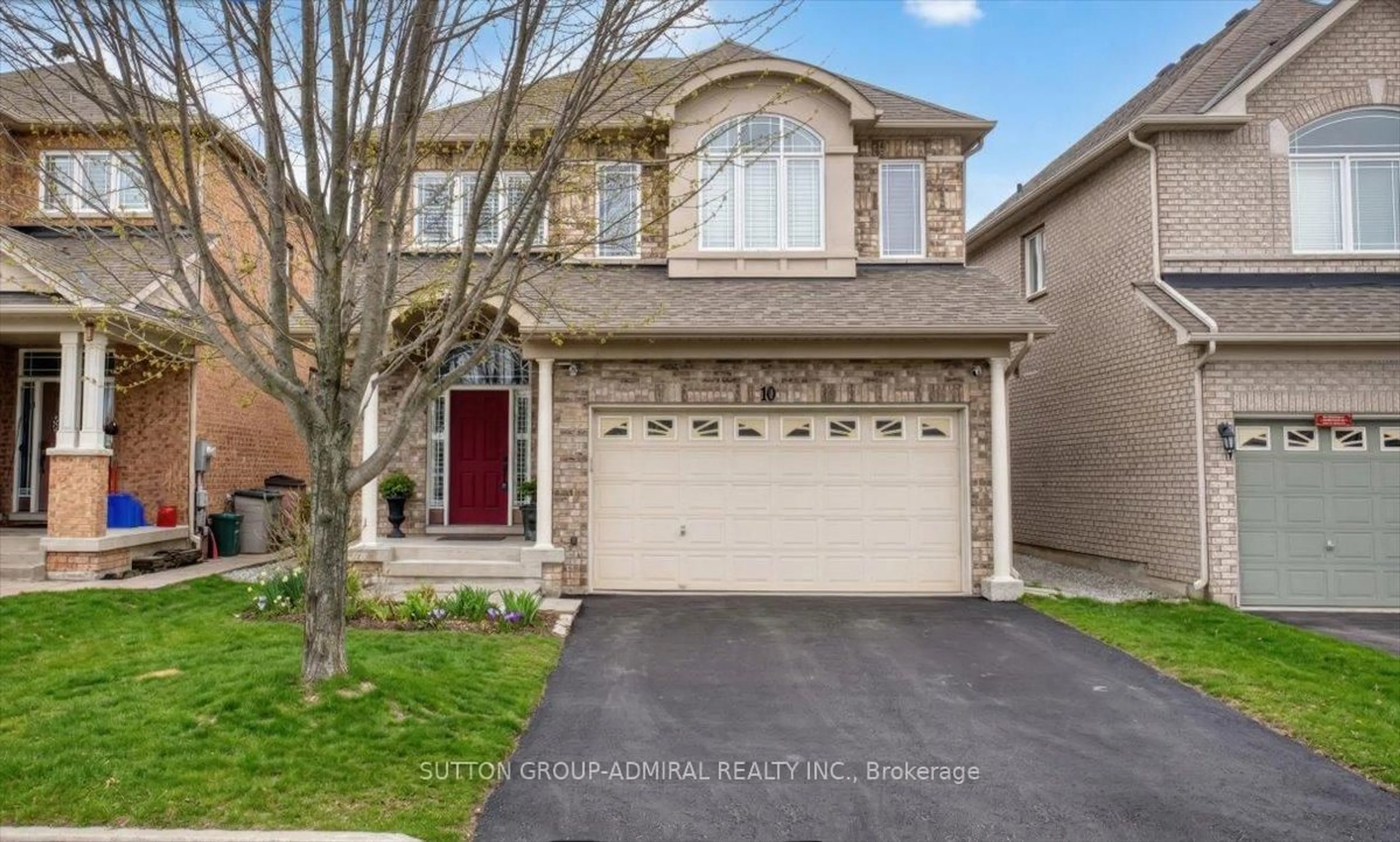 Home with vinyl exterior material, street for 10 Usherwood St, Aurora Ontario L4G 7W6