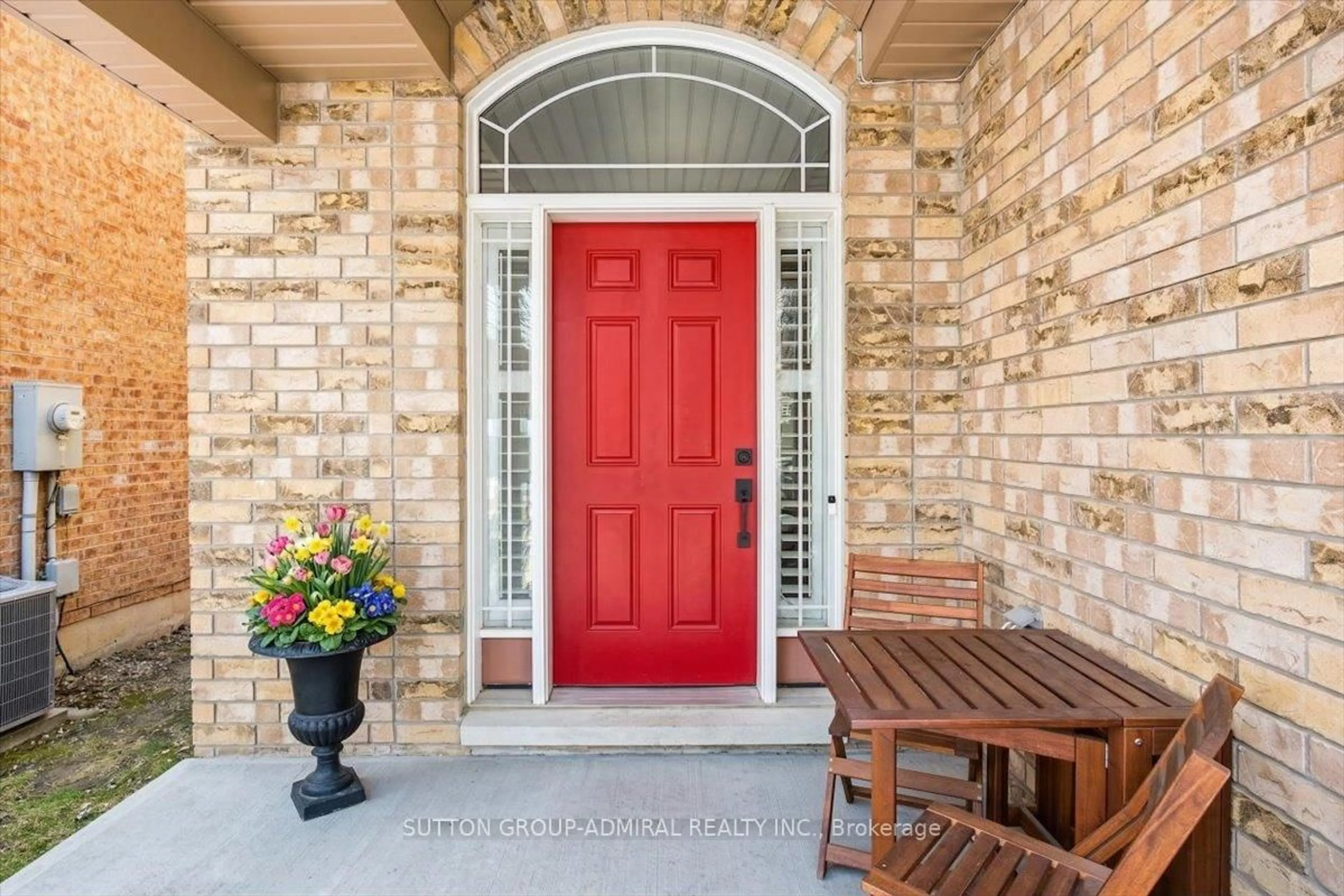 Indoor entryway for 10 Usherwood St, Aurora Ontario L4G 7W6