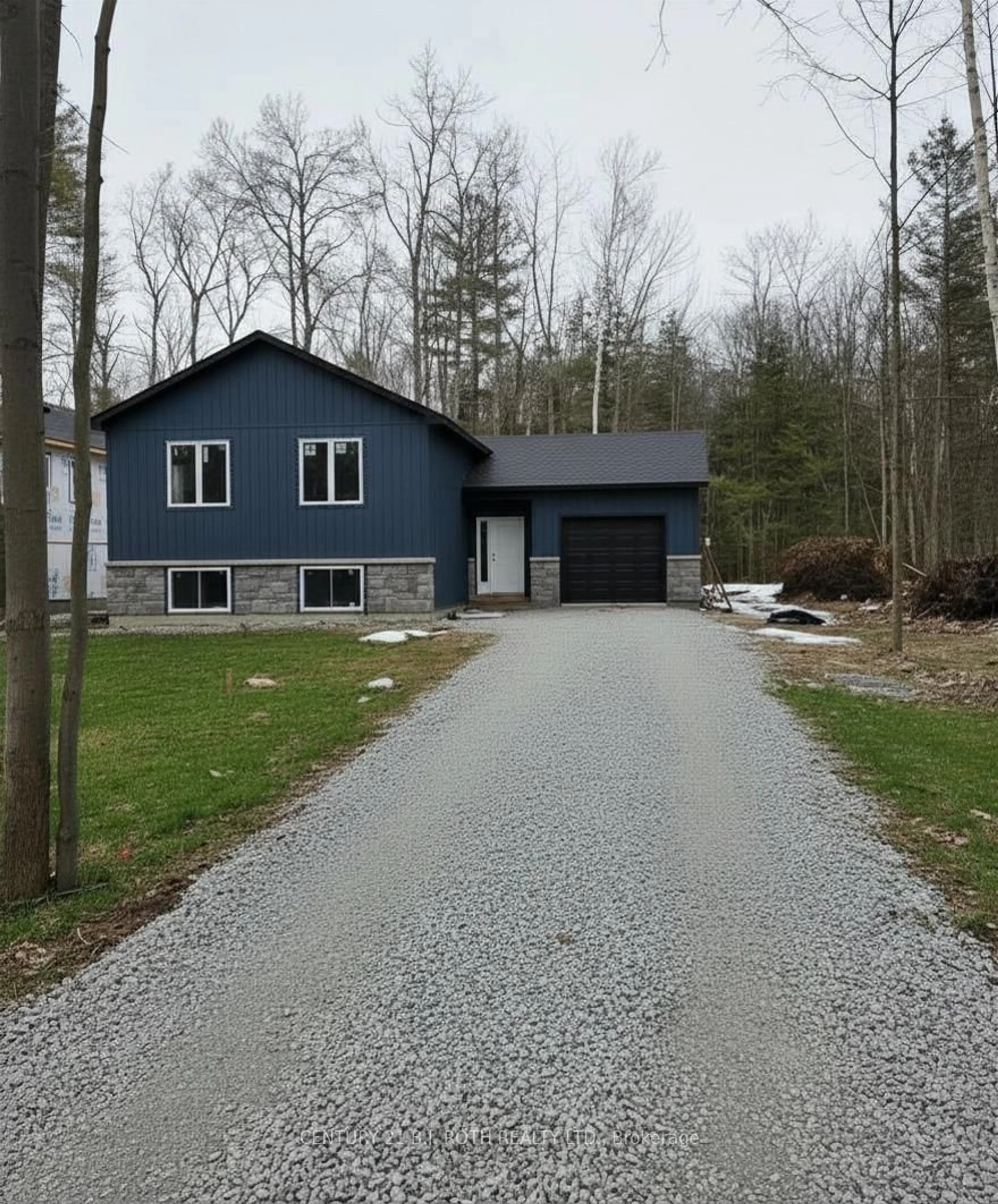 Home with vinyl exterior material, street for 3183 Cove Ave, Innisfil Ontario L9S 2K7