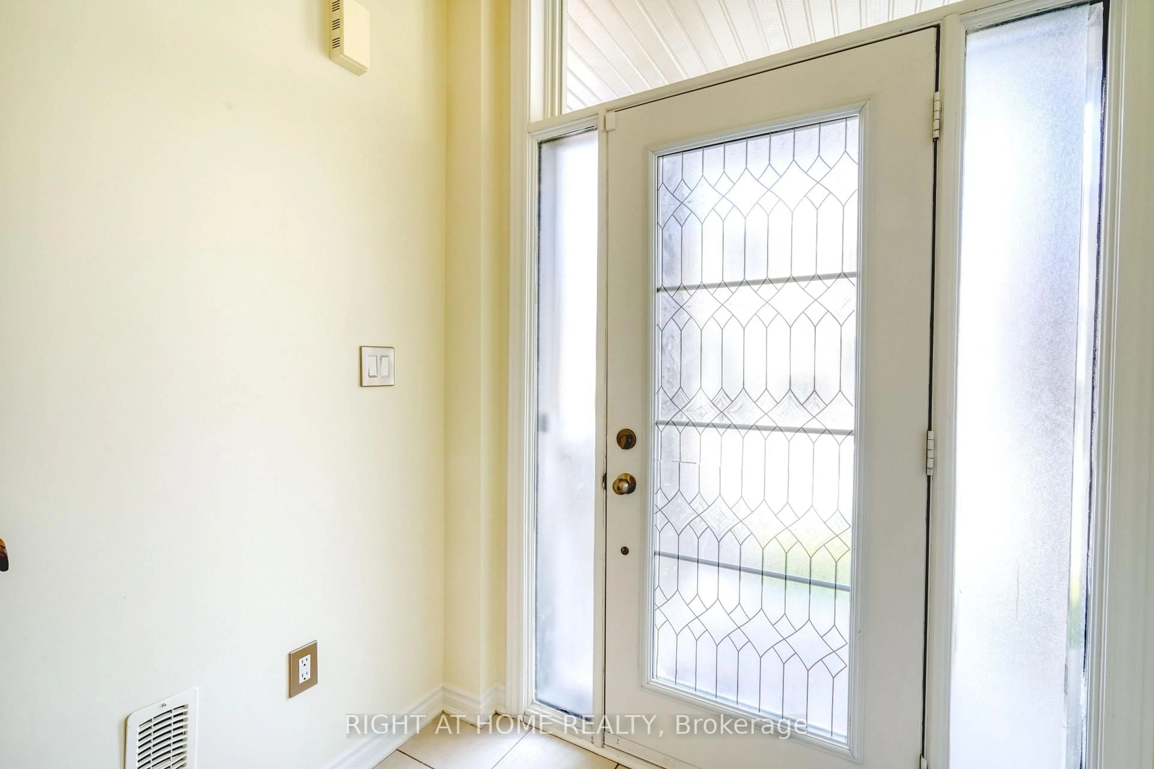 Indoor entryway for 53 Sandwell St, Vaughan Ontario L4H 4R2
