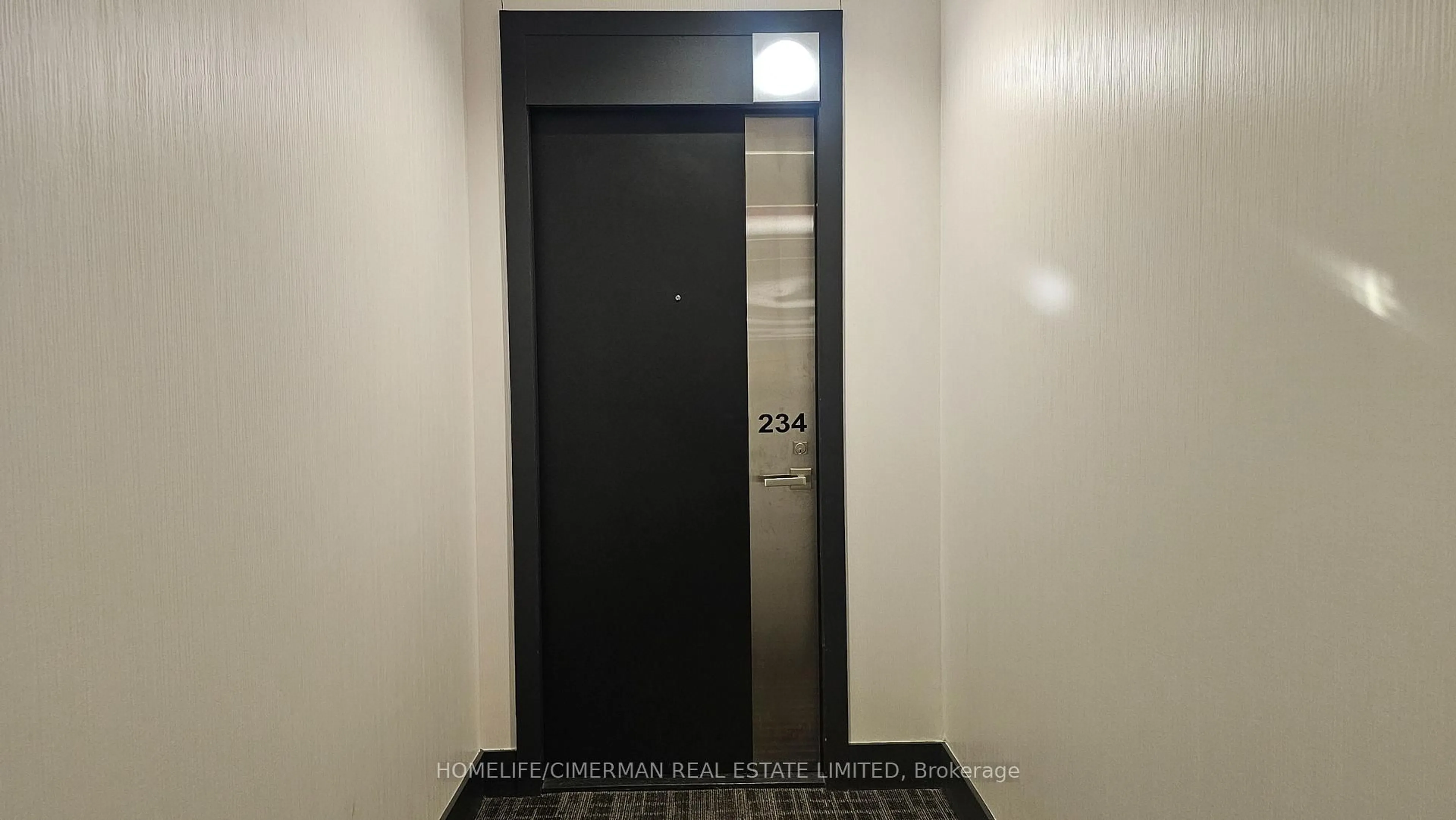 Indoor foyer for 9471 Yonge St #234, Richmond Hill Ontario L4C 0Z5