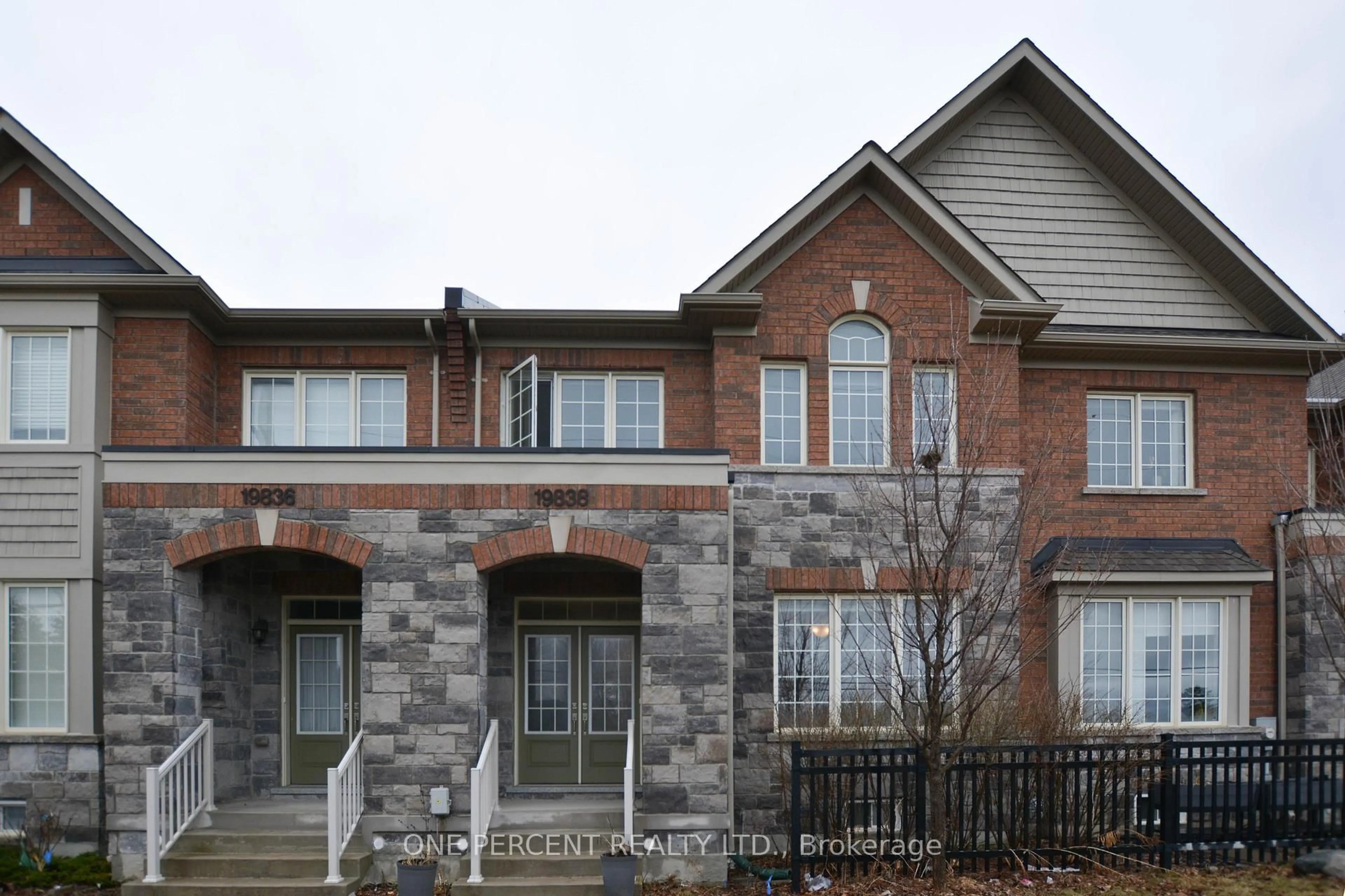 Home with brick exterior material, building for 19838 Leslie St, East Gwillimbury Ontario L9N 0S2