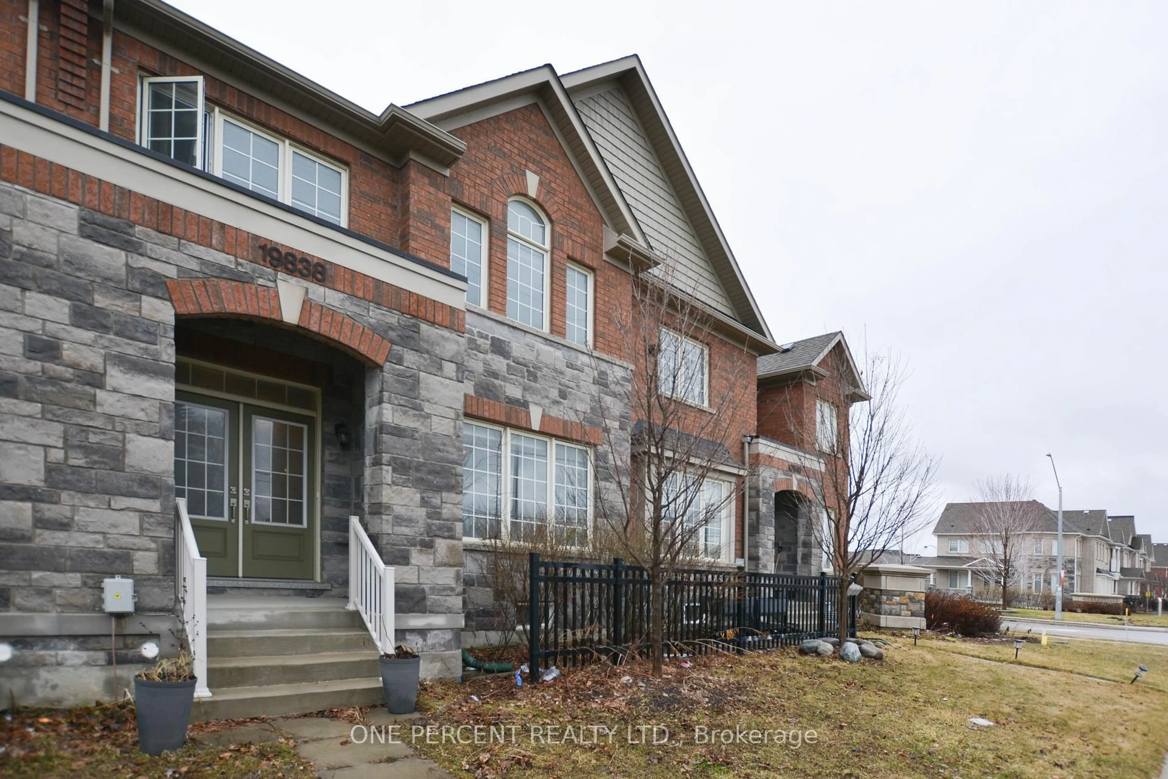 Home with brick exterior material, building for 19838 Leslie St, East Gwillimbury Ontario L9N 0S2