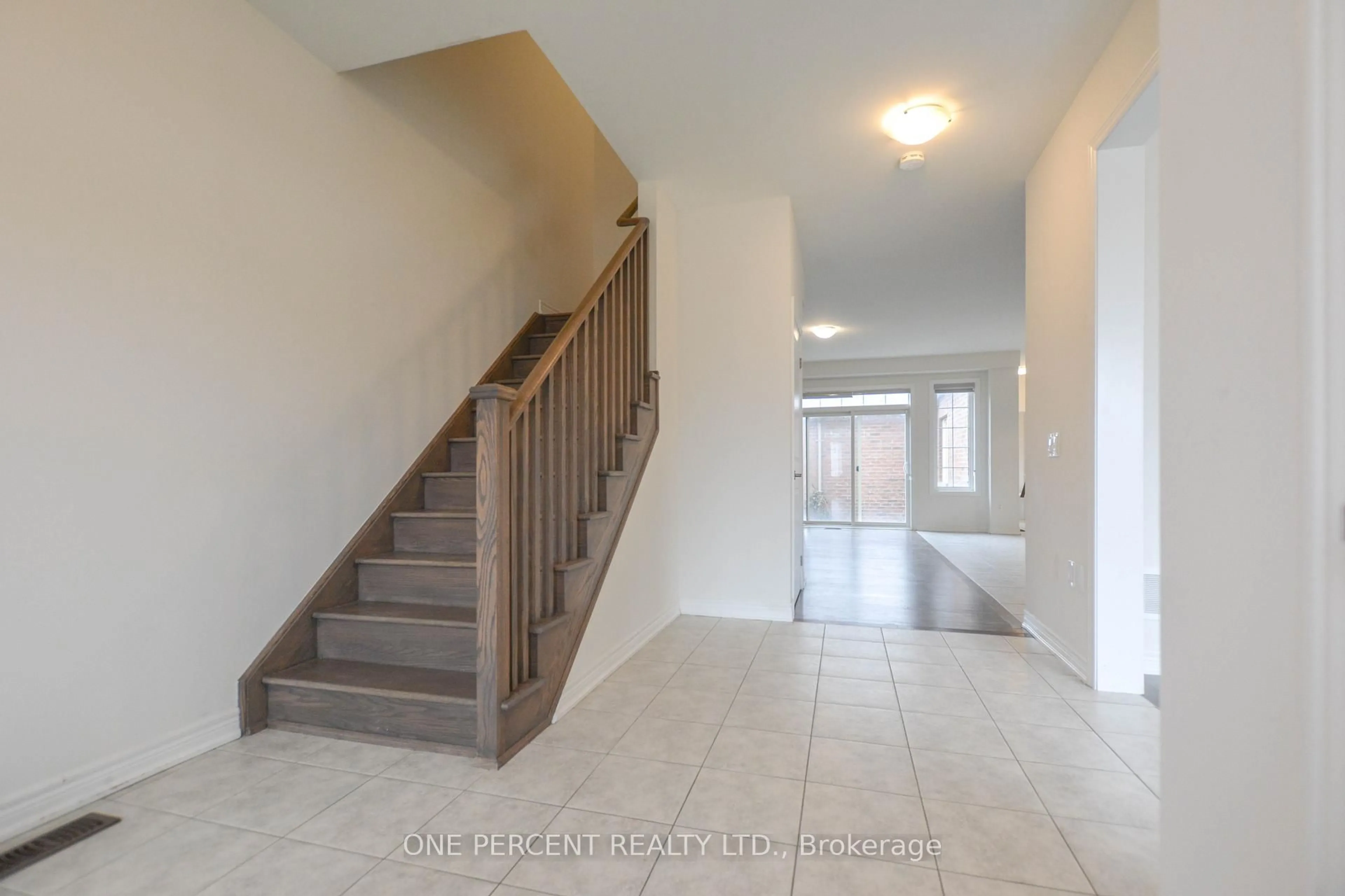 Unknown for 19838 Leslie St, East Gwillimbury Ontario L9N 0S2