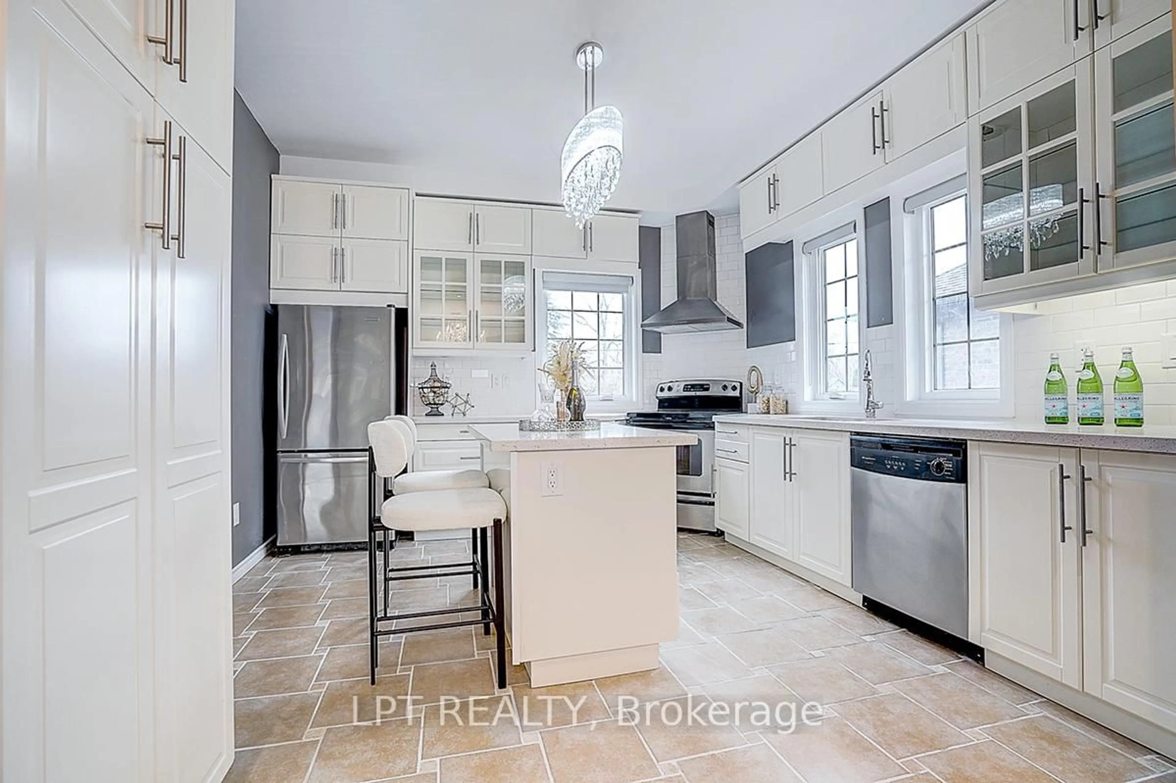 Open concept kitchen, ceramic/tile floor for 774 Churchill Lane, Georgina Ontario L0E 1S0