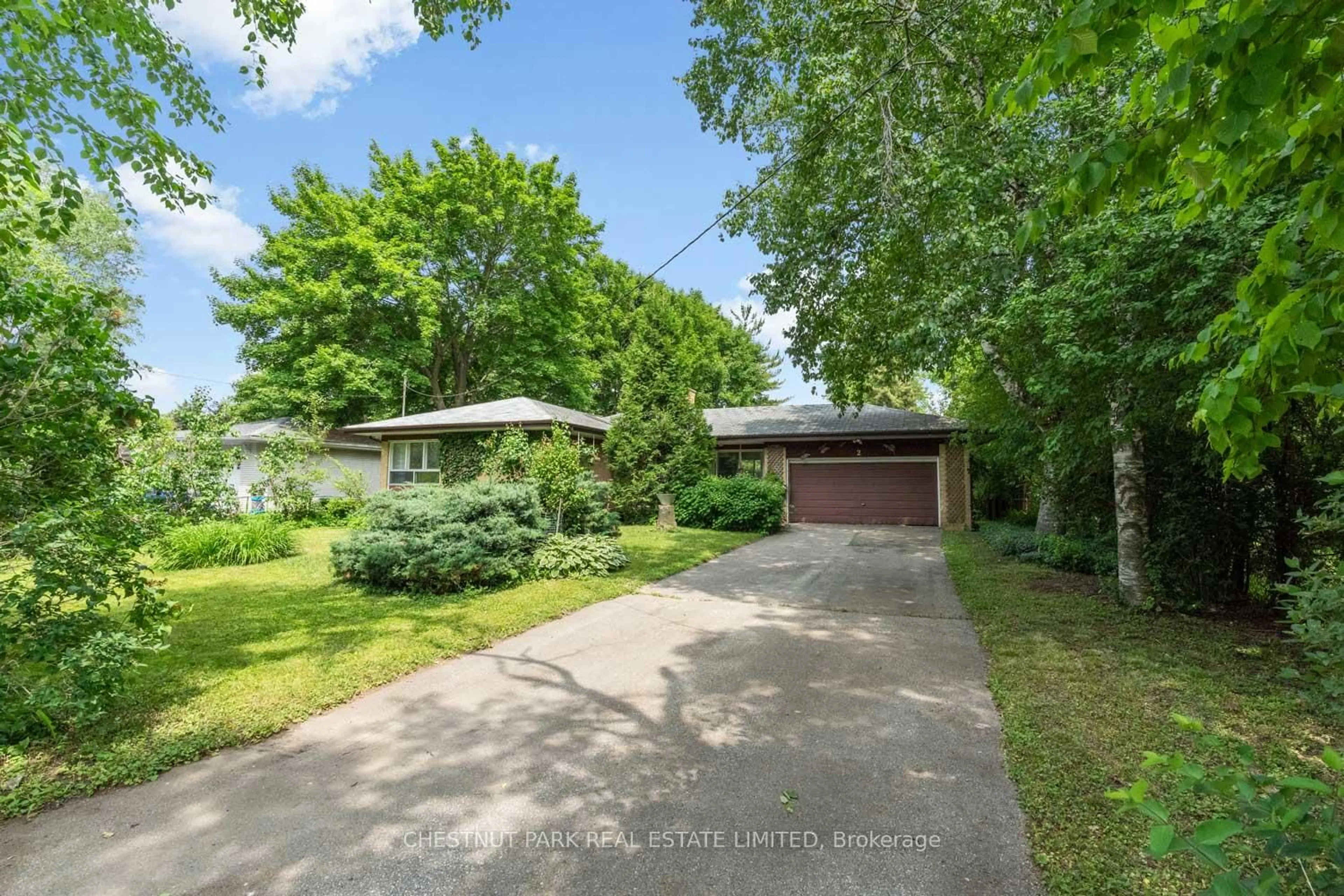A pic from outside/outdoor area/front of a property/back of a property/a pic from drone, street for 2 Gallacher Ave, Richmond Hill Ontario L4E 2W9