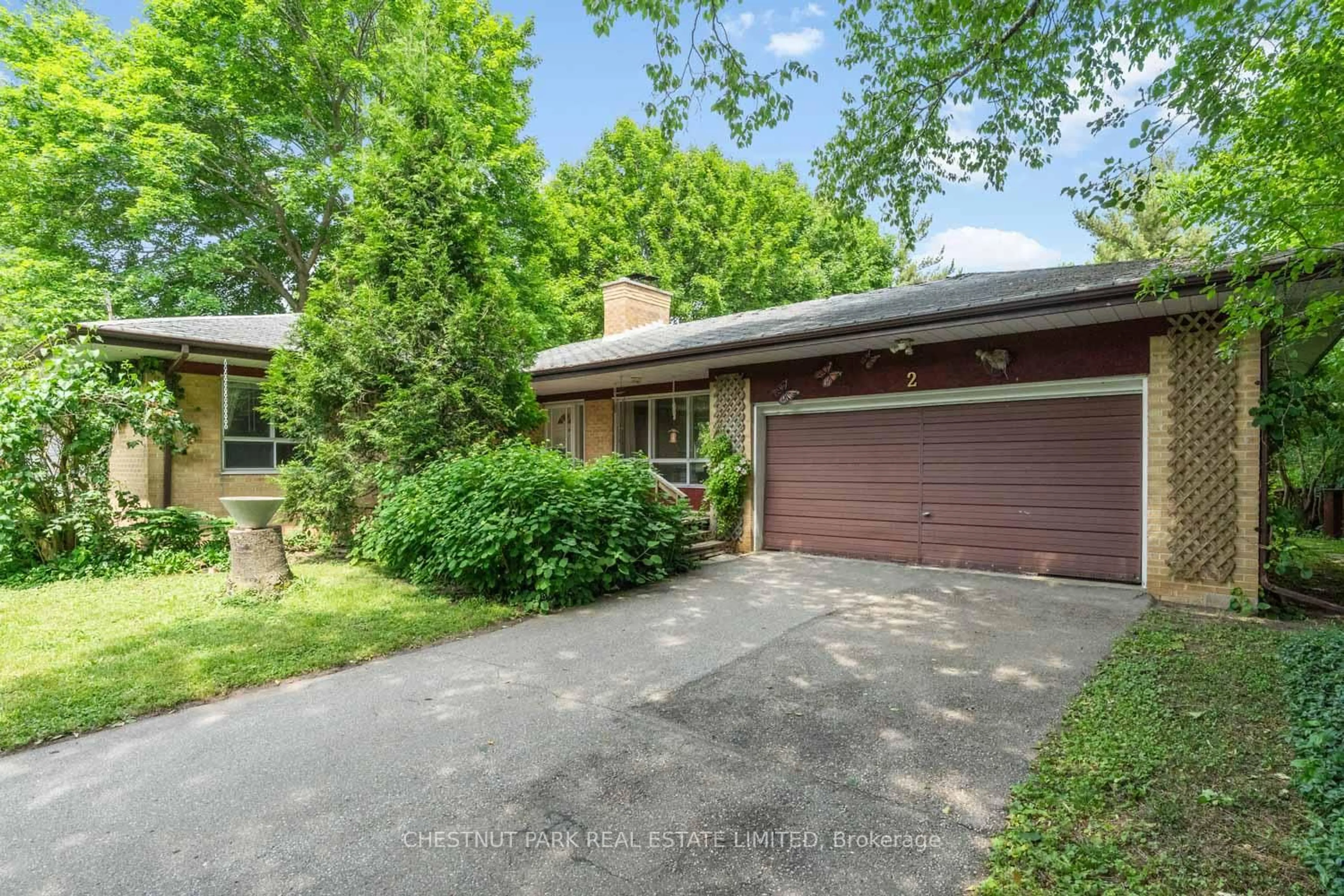 A pic from outside/outdoor area/front of a property/back of a property/a pic from drone, street for 2 Gallacher Ave, Richmond Hill Ontario L4E 2W9
