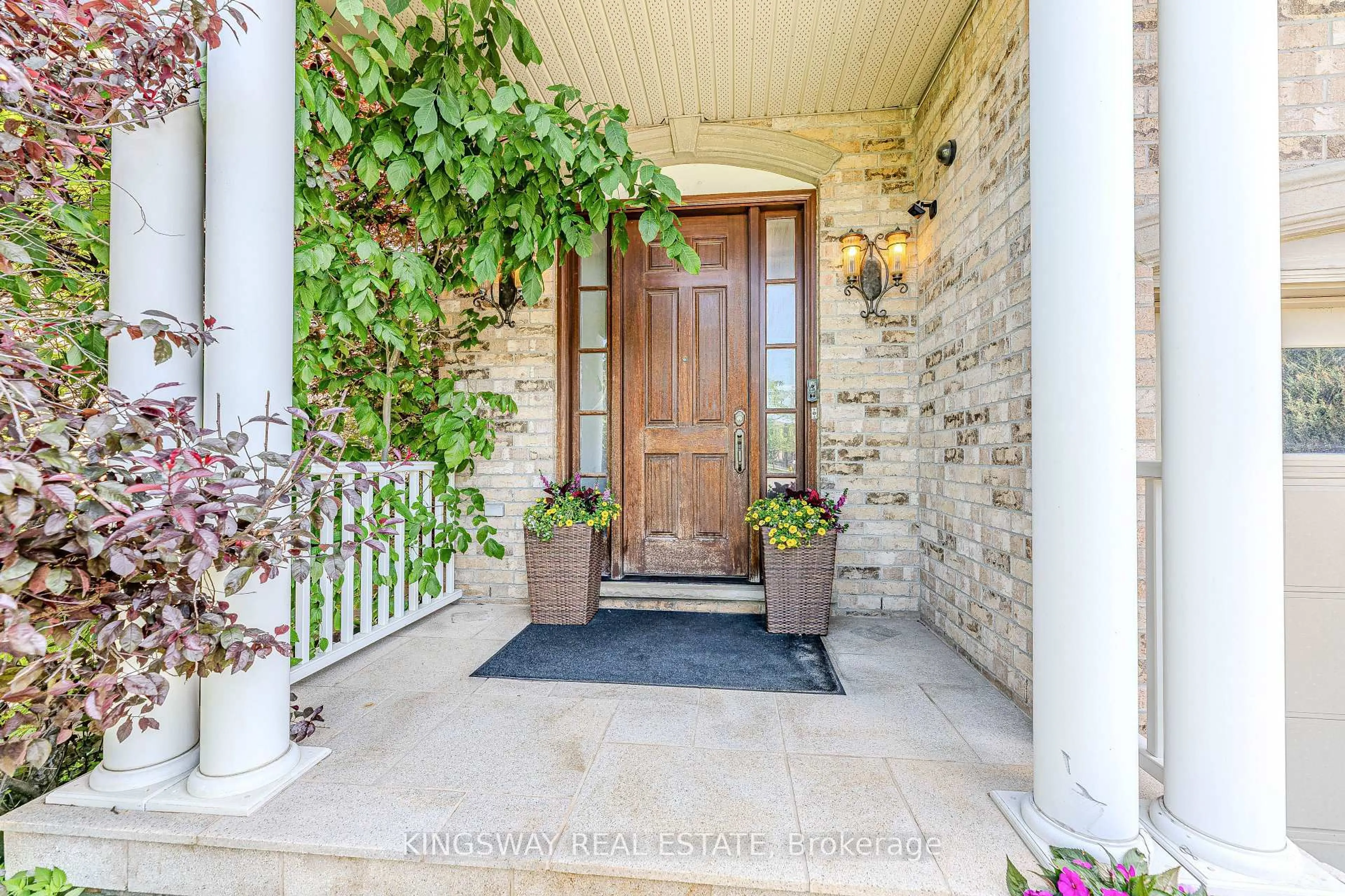 Indoor entryway for 651 Via Romano Blvd, Vaughan Ontario L6A 0G1