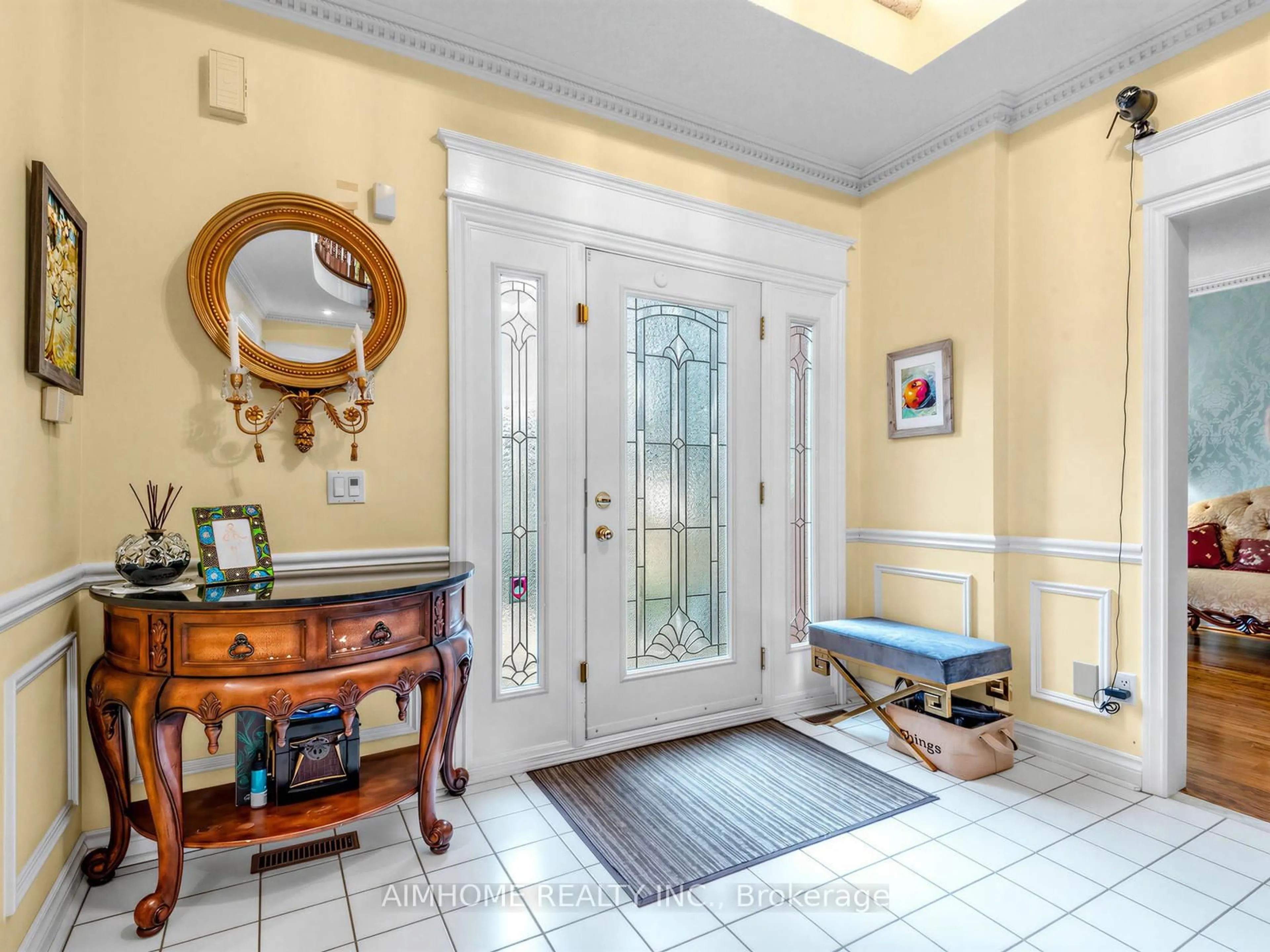 Indoor entryway for 92 Braeside Sq, Markham Ontario L3R 0A5