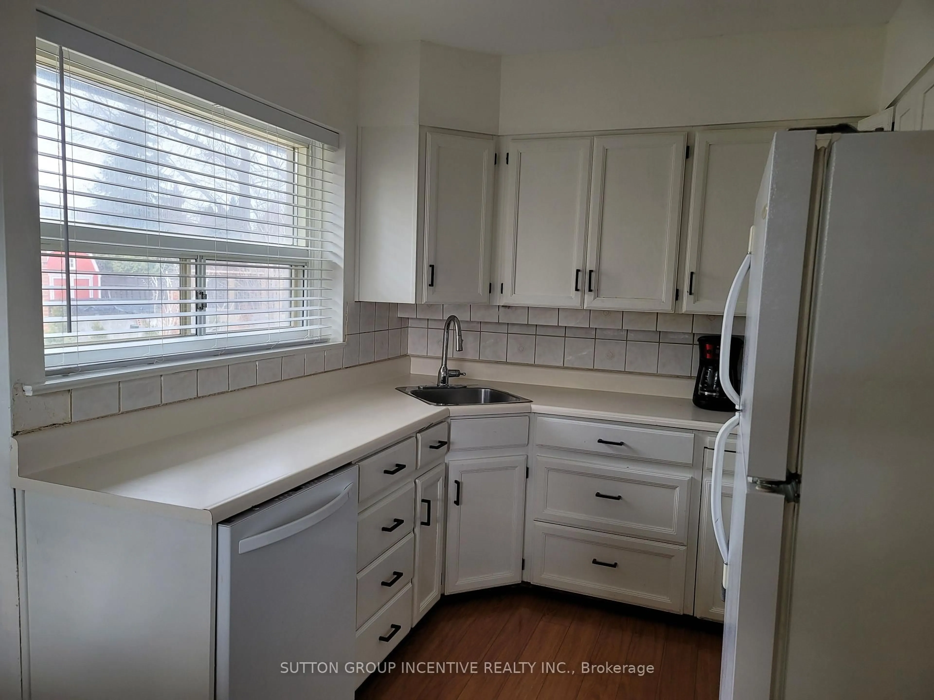Standard kitchen, unknown for 73 Beaverton Rd, Richmond Hill Ontario L4C 2H8