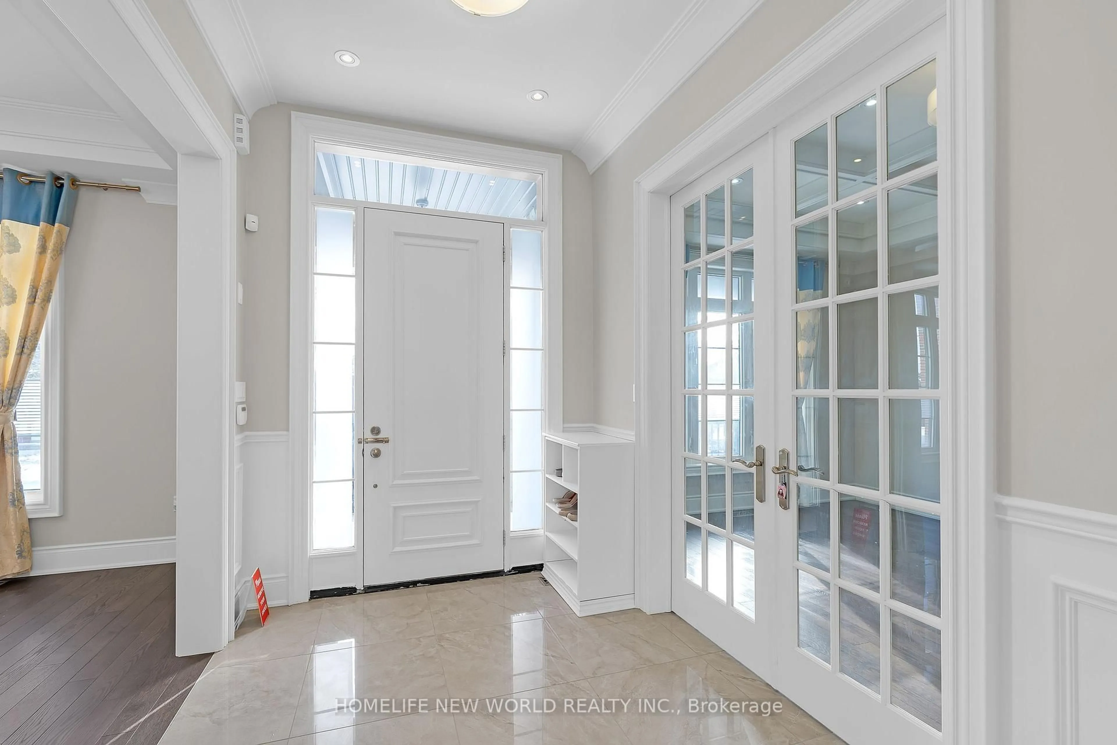 Indoor entryway for 10 Stancroft Dr, Richmond Hill Ontario L4C 4N1