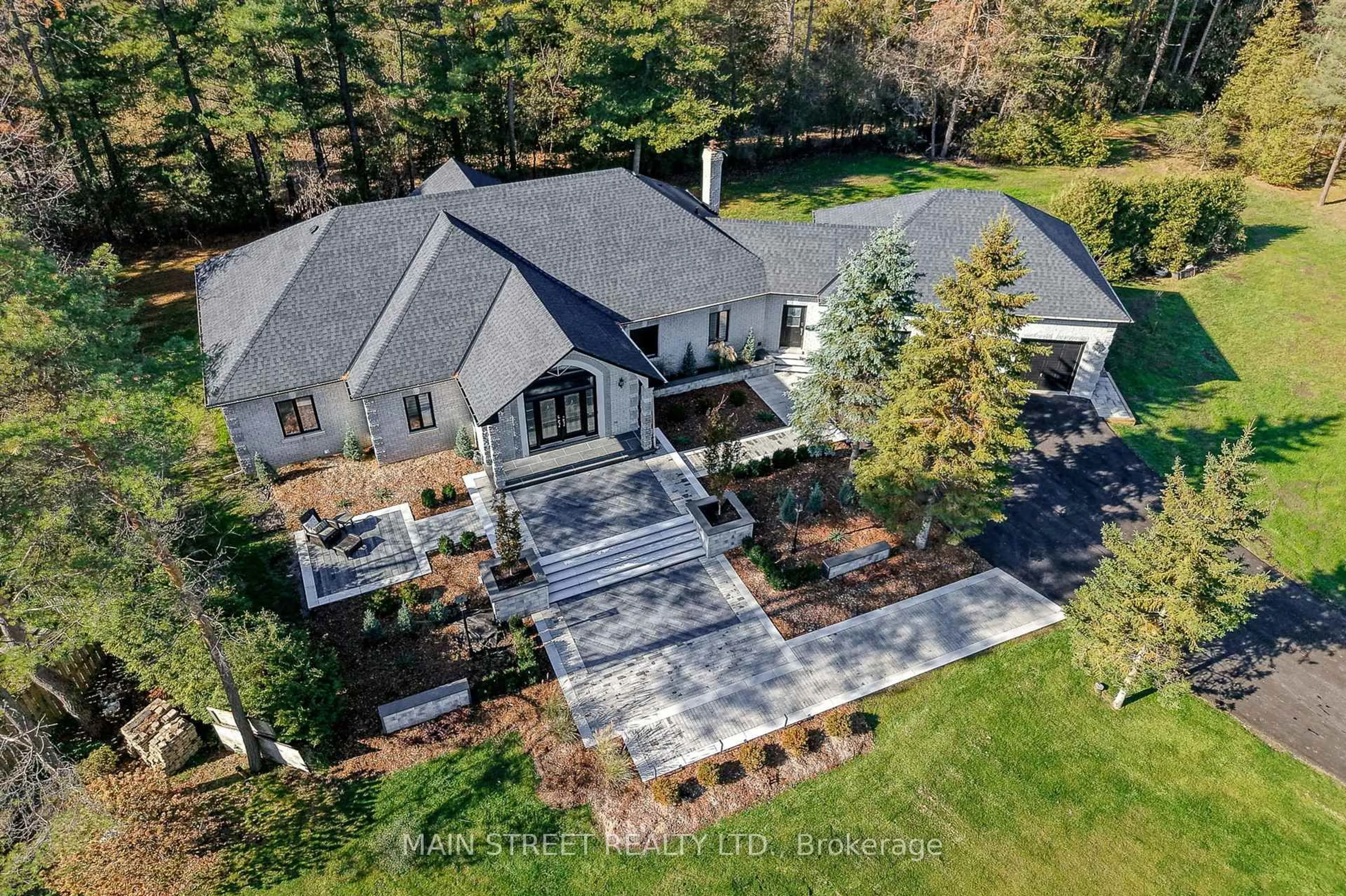A pic from outside/outdoor area/front of a property/back of a property/a pic from drone, unknown for 2 Gooseberry Lane, Uxbridge Ontario L9P 1X2