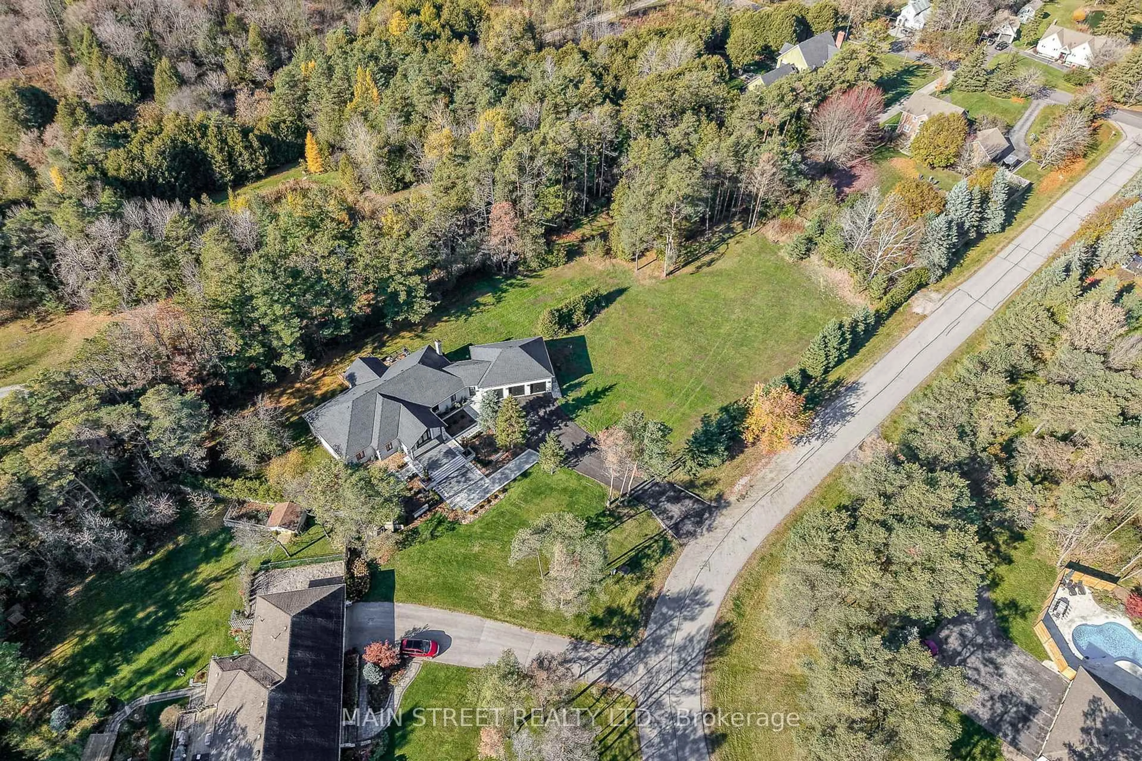 A pic from outside/outdoor area/front of a property/back of a property/a pic from drone, unknown for 2 Gooseberry Lane, Uxbridge Ontario L9P 1X2