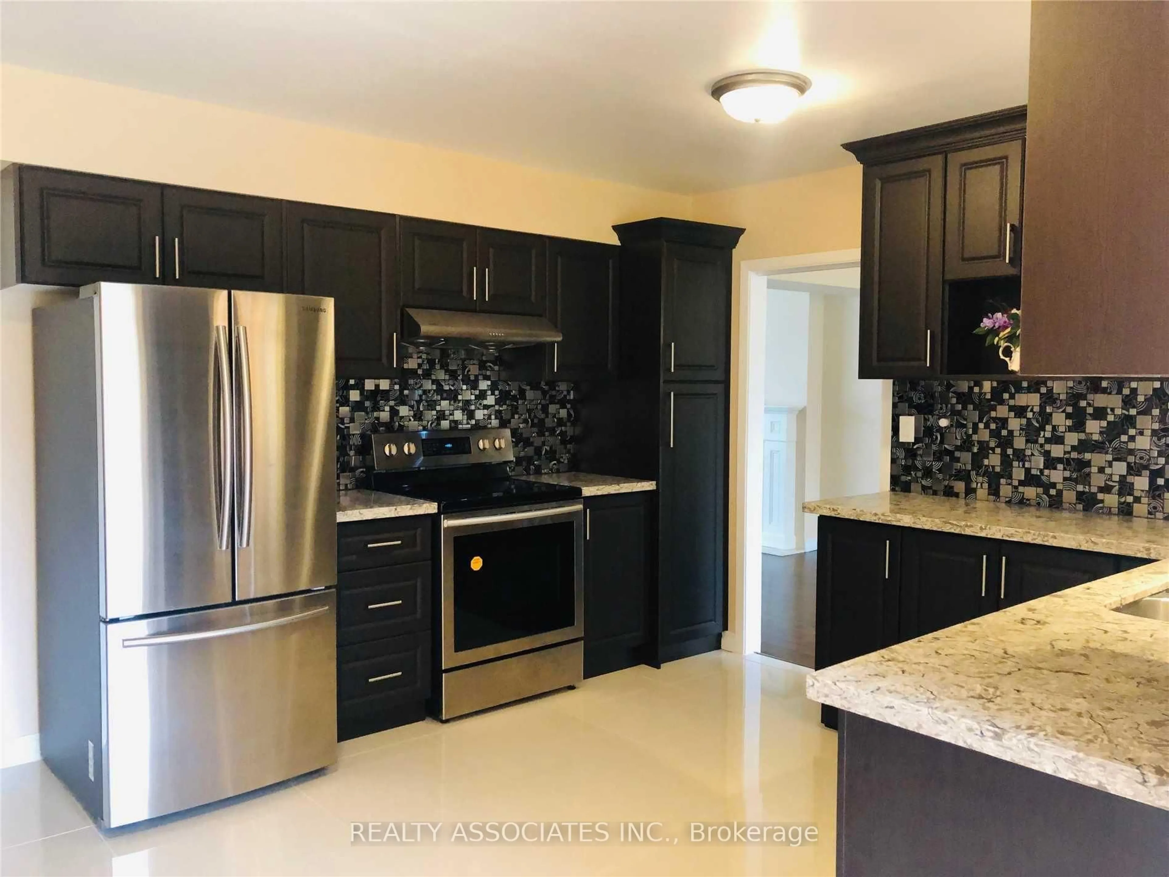 Unknown for 32 Almond Ave, Markham Ontario L3T 1L1