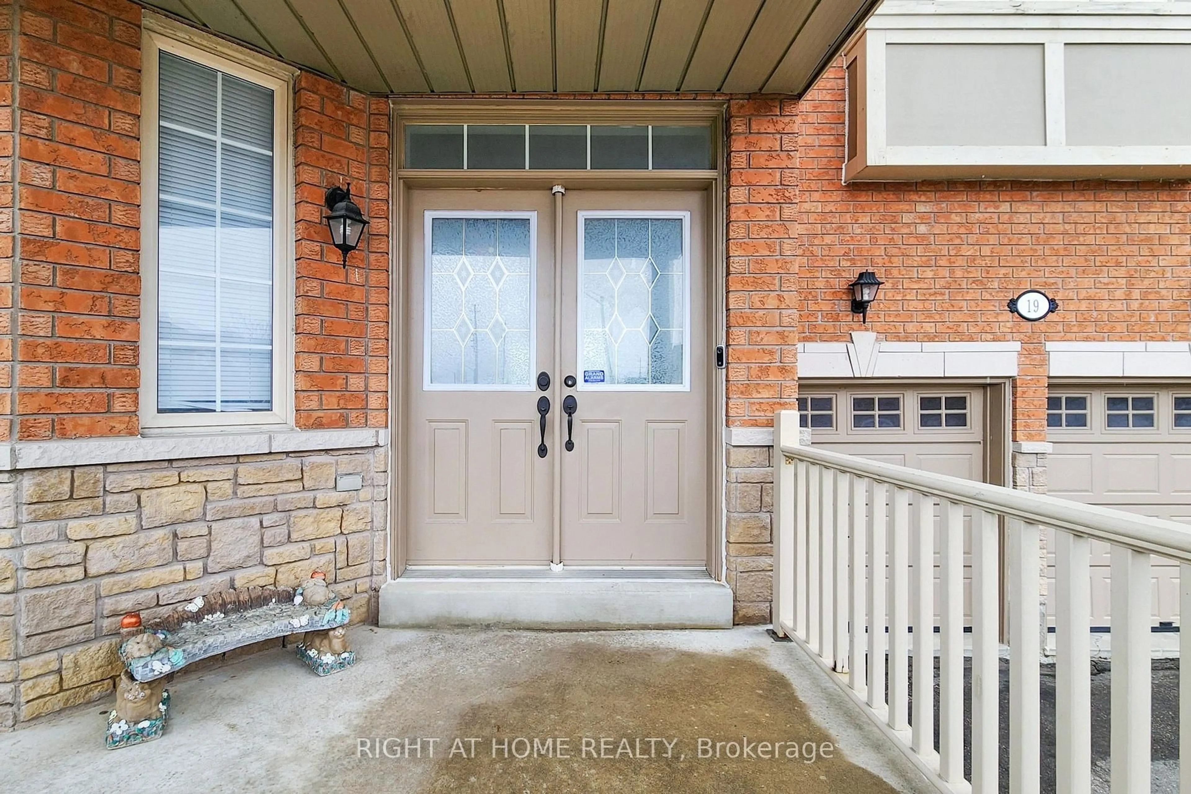 Indoor entryway for 19 Robert Grundy Rd, Markham Ontario L6C 3A5