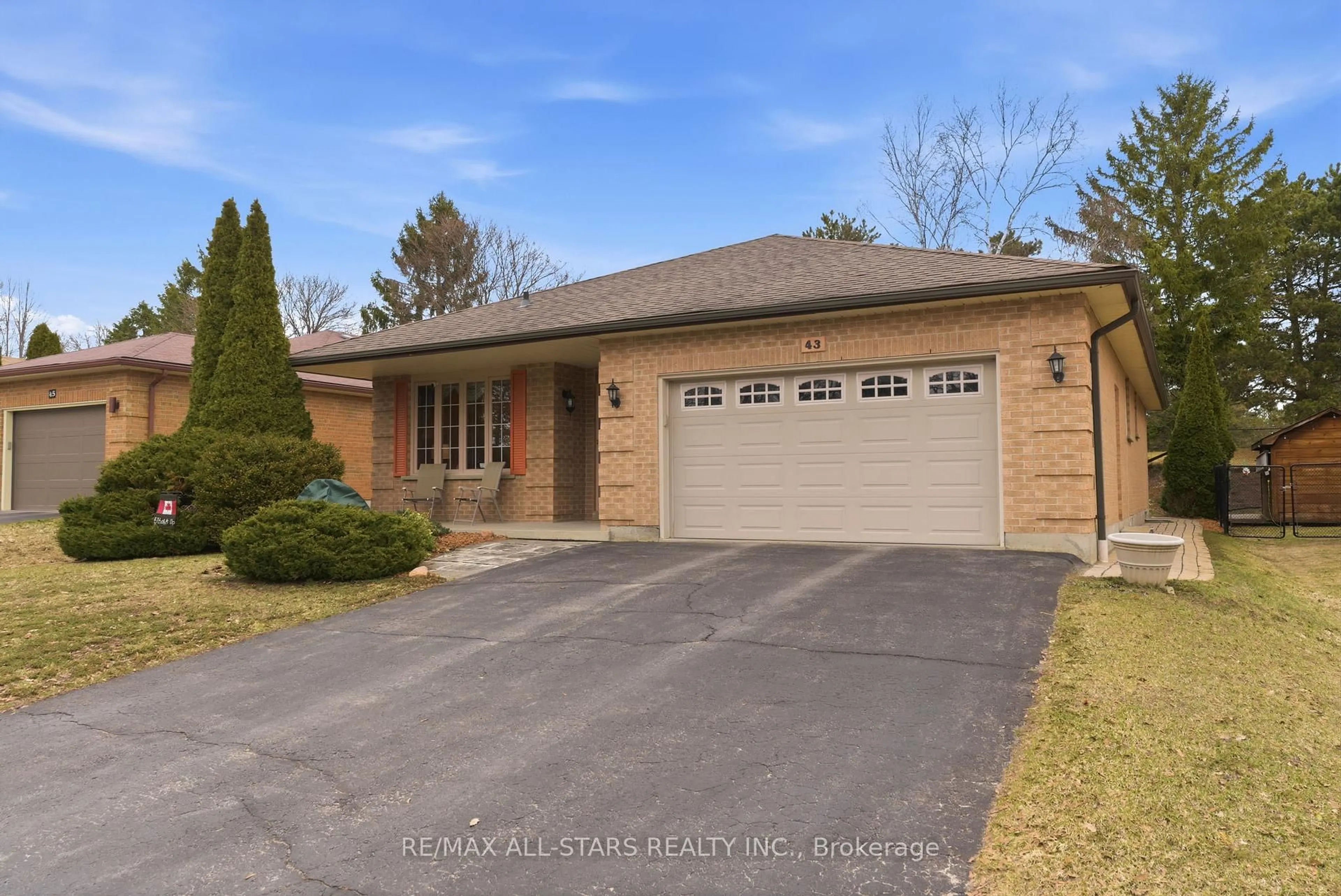 Home with brick exterior material, street for 43 Enzo Cres, Uxbridge Ontario L9P 1M3