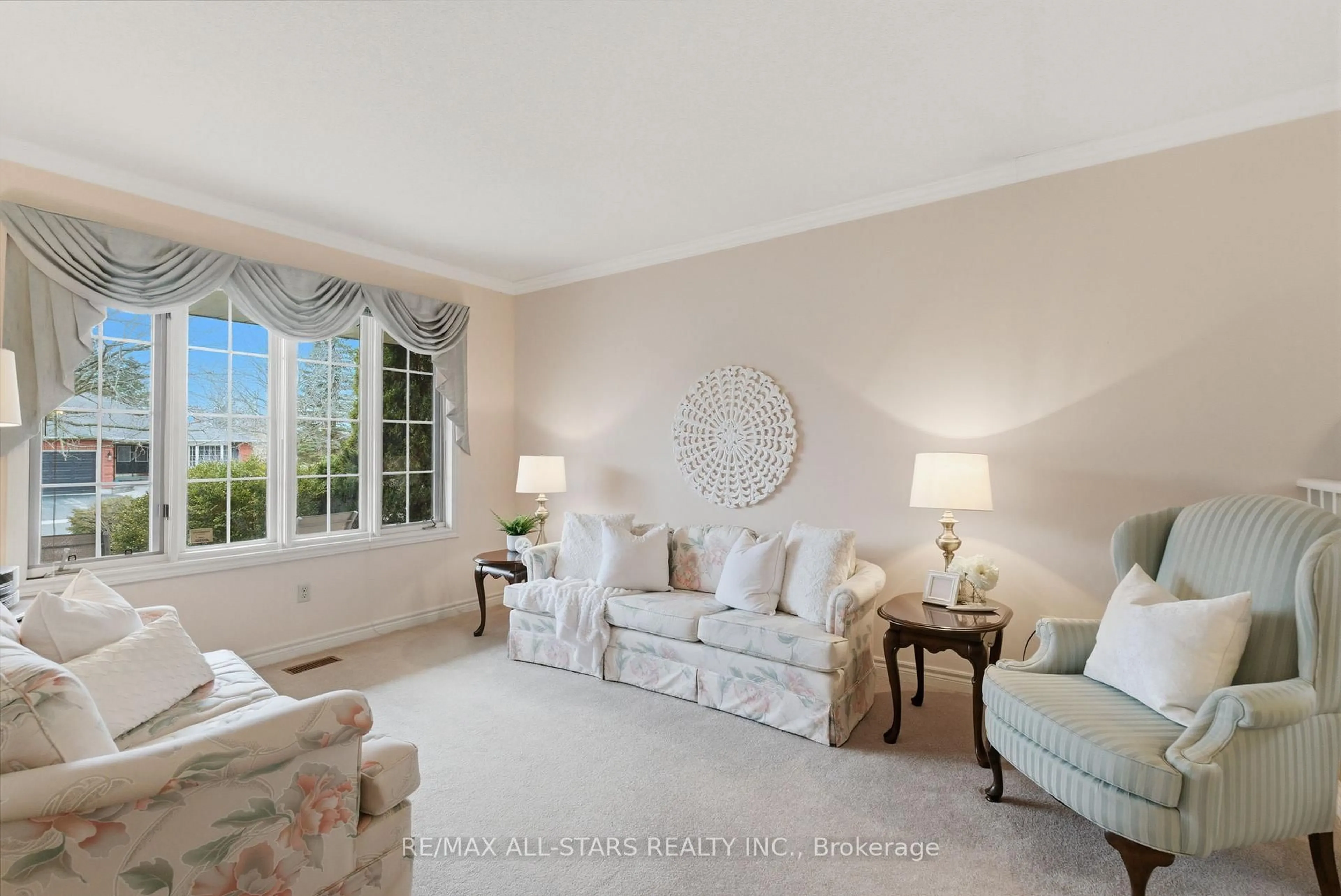 Living room with furniture, unknown for 43 Enzo Cres, Uxbridge Ontario L9P 1M3