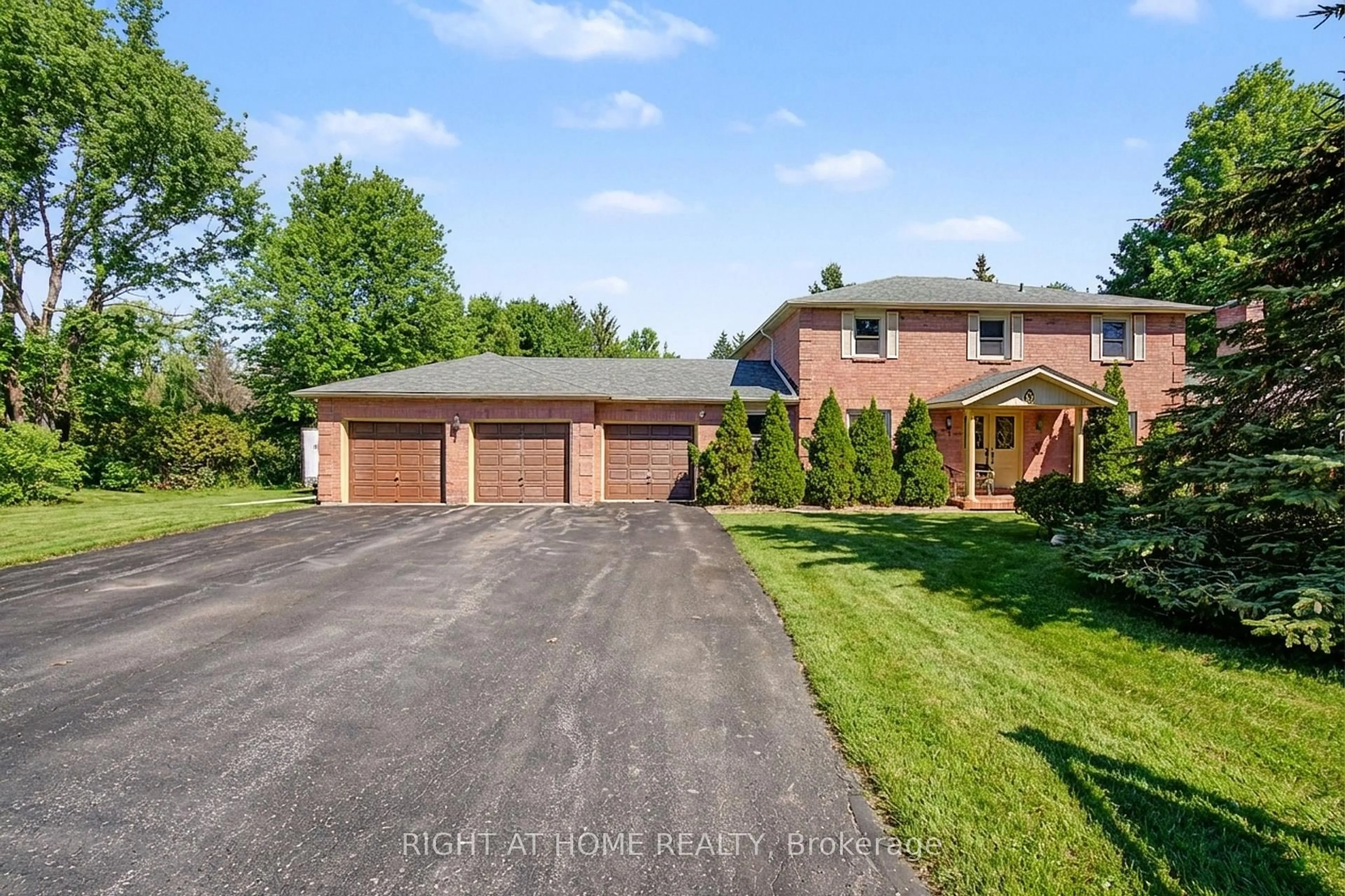 A pic from outside/outdoor area/front of a property/back of a property/a pic from drone, street for 9 Lady Diana Crt, Whitchurch-Stouffville Ontario L4A 2C9
