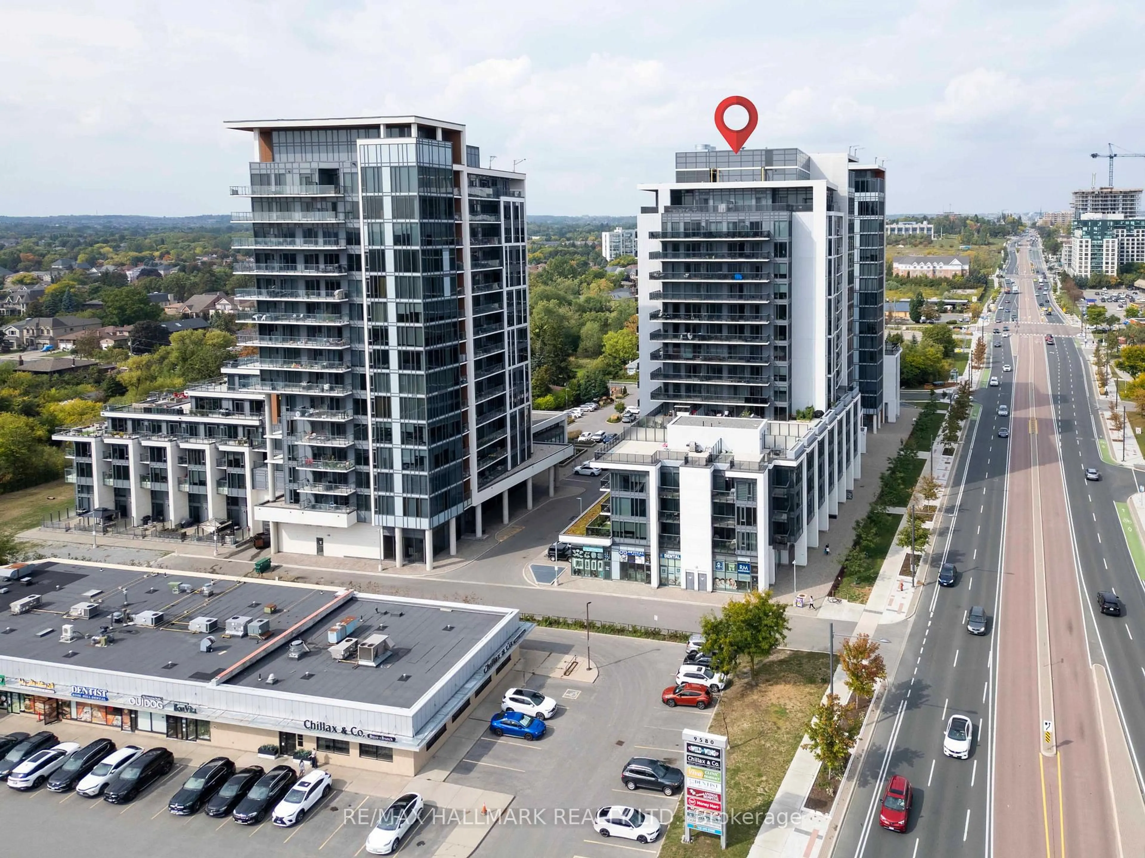 A pic from outside/outdoor area/front of a property/back of a property/a pic from drone, city buildings view from balcony for 9600 Yonge St #1102, Richmond Hill Ontario L4C 0X3