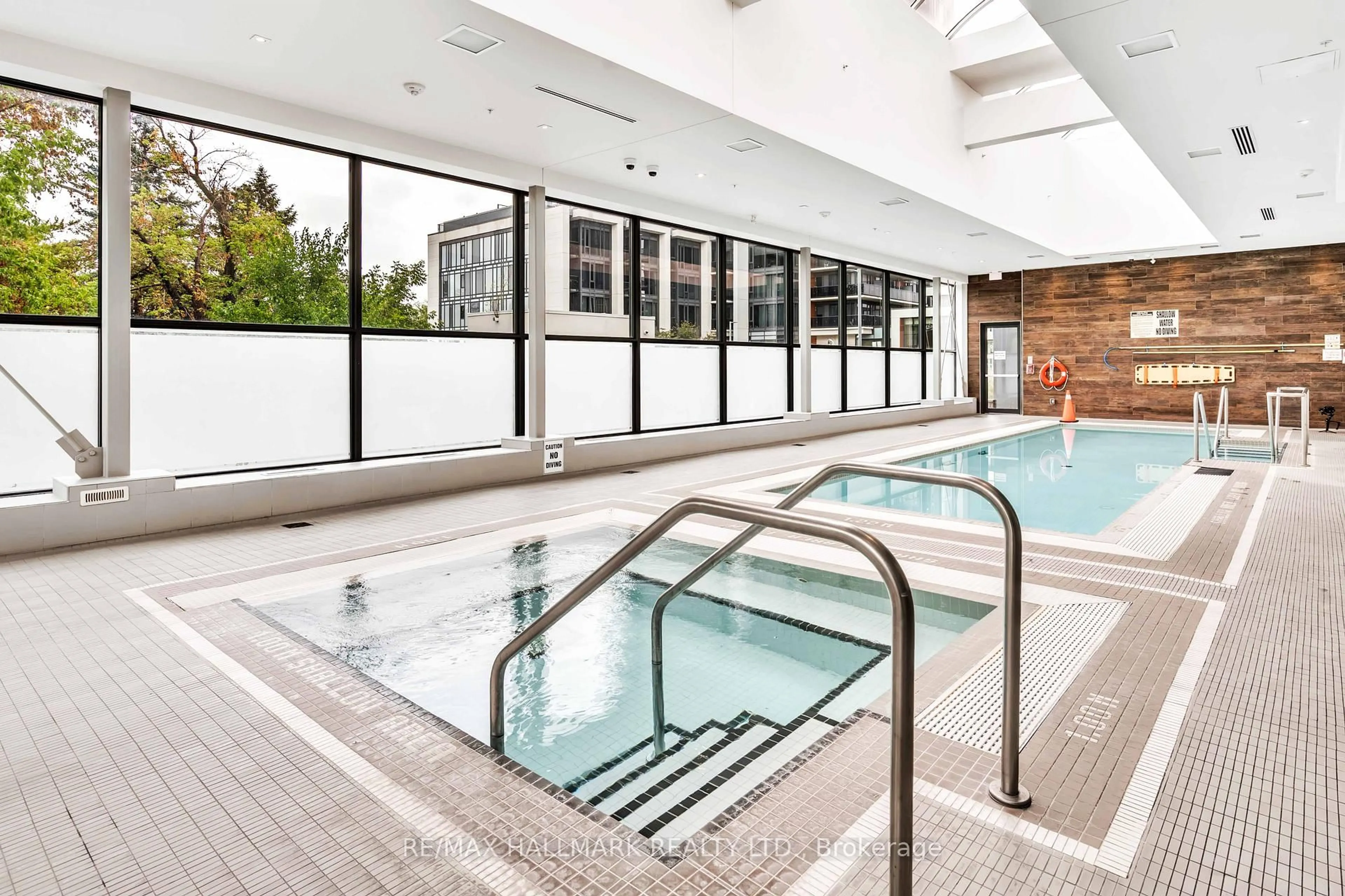 Pool for 9600 Yonge St #1102, Richmond Hill Ontario L4C 0X3