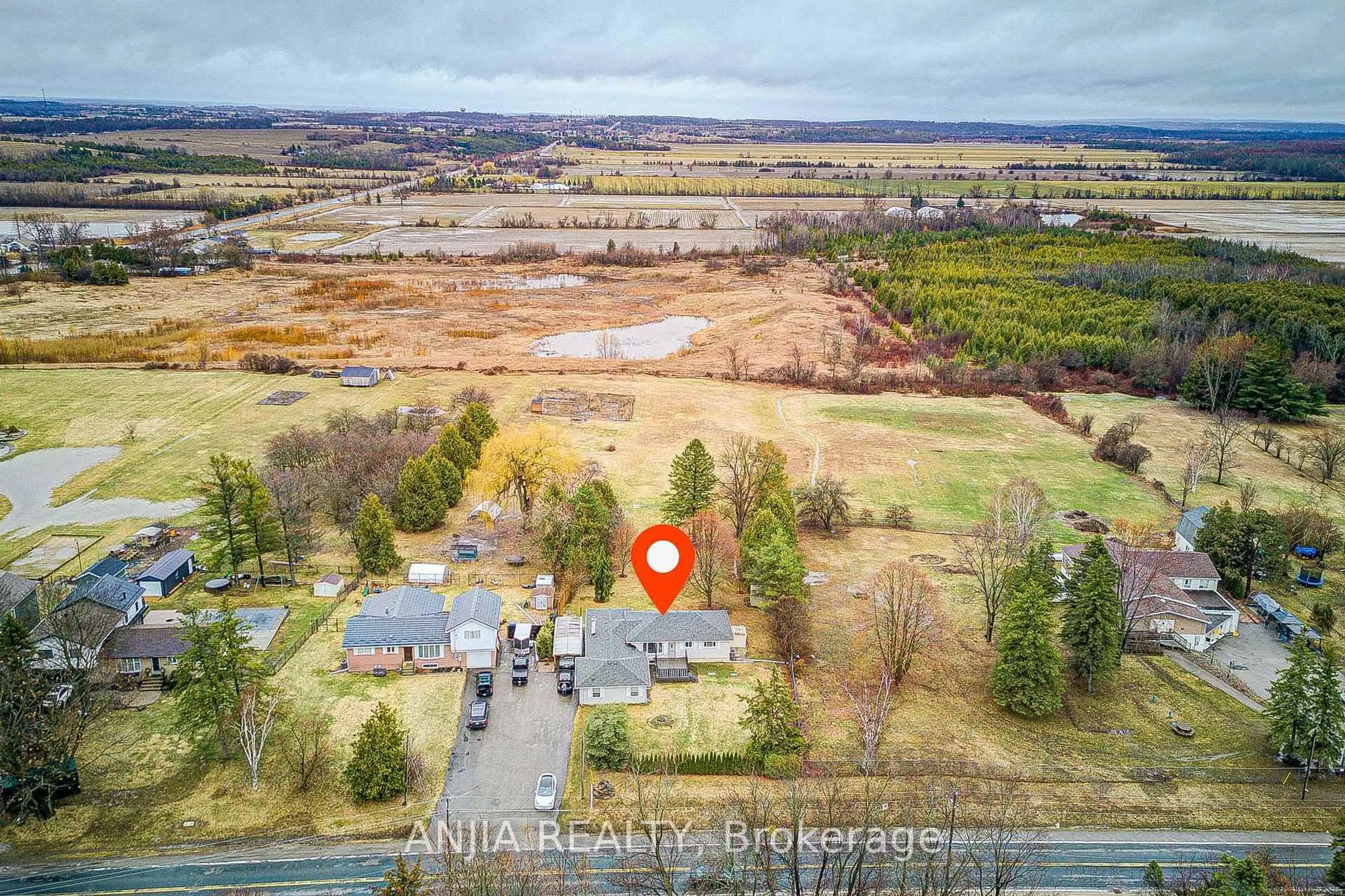 A pic from outside/outdoor area/front of a property/back of a property/a pic from drone, water/lake/river/ocean view for 1369 Ravenshoe Rd, East Gwillimbury Ontario L0G 1R0